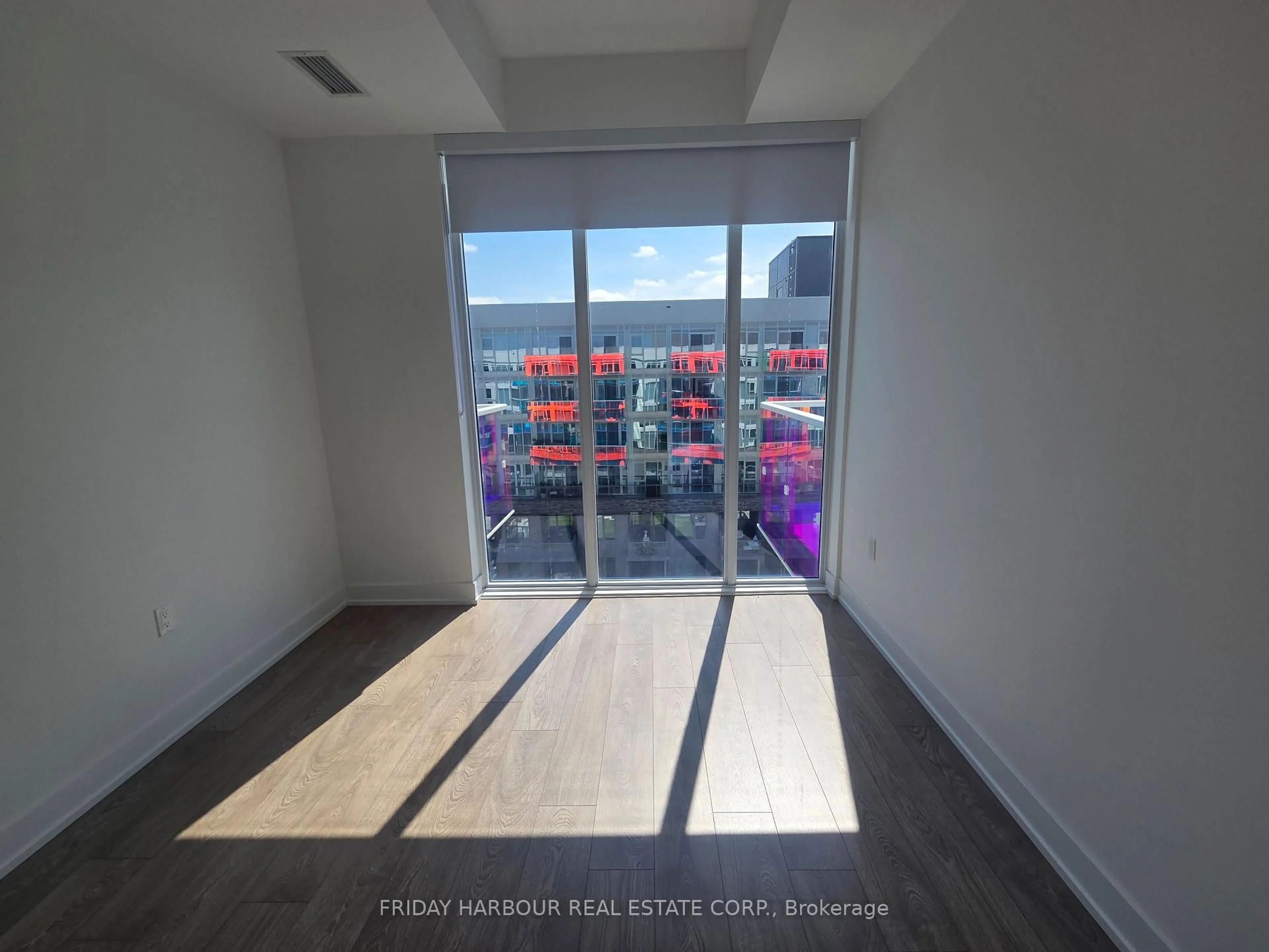 Indoor foyer for 333 Sunseeker Ave #625, Innisfil Ontario L9S 0J7