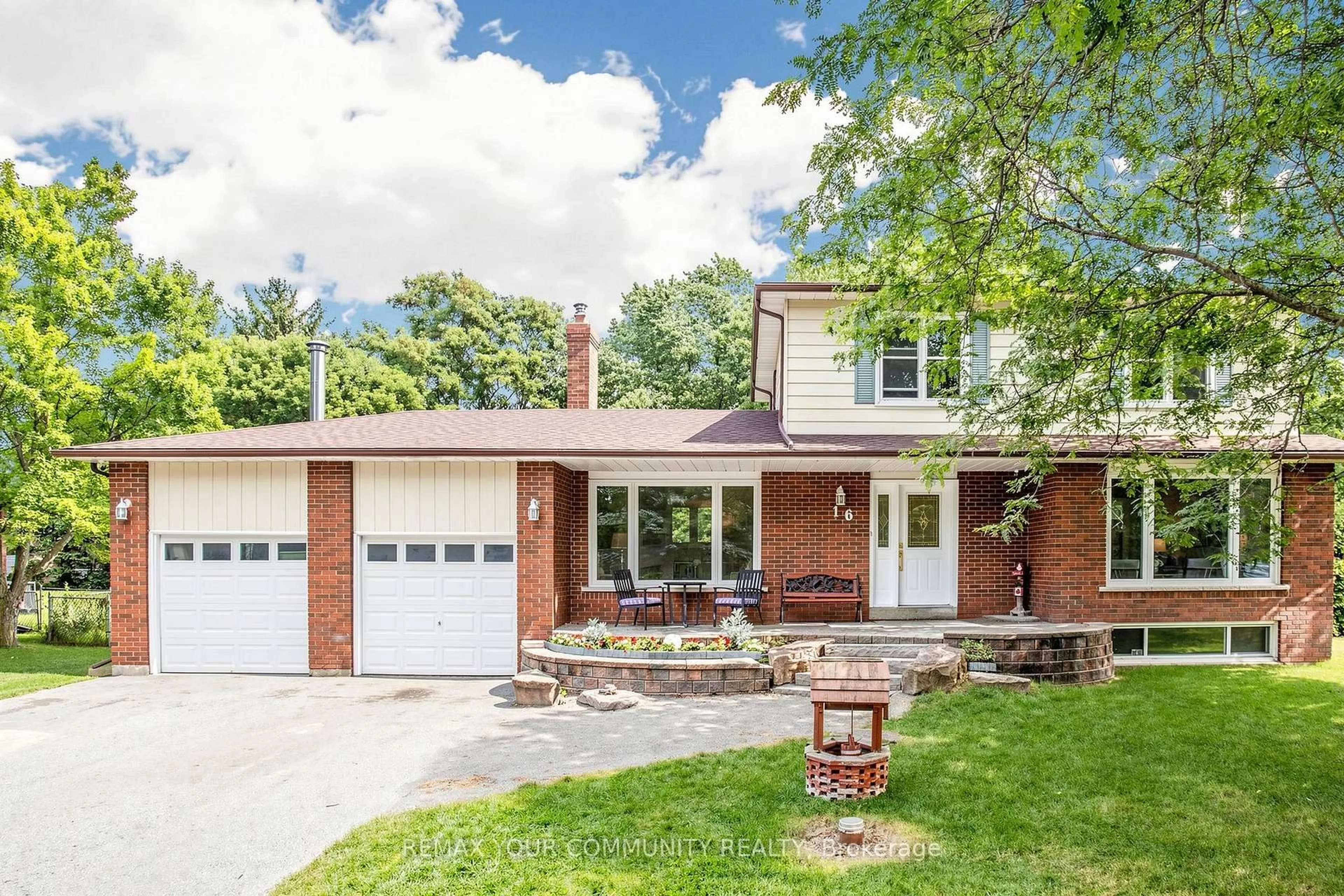 Home with brick exterior material, street for 16 Ramsay St, East Gwillimbury Ontario L9N 1G4