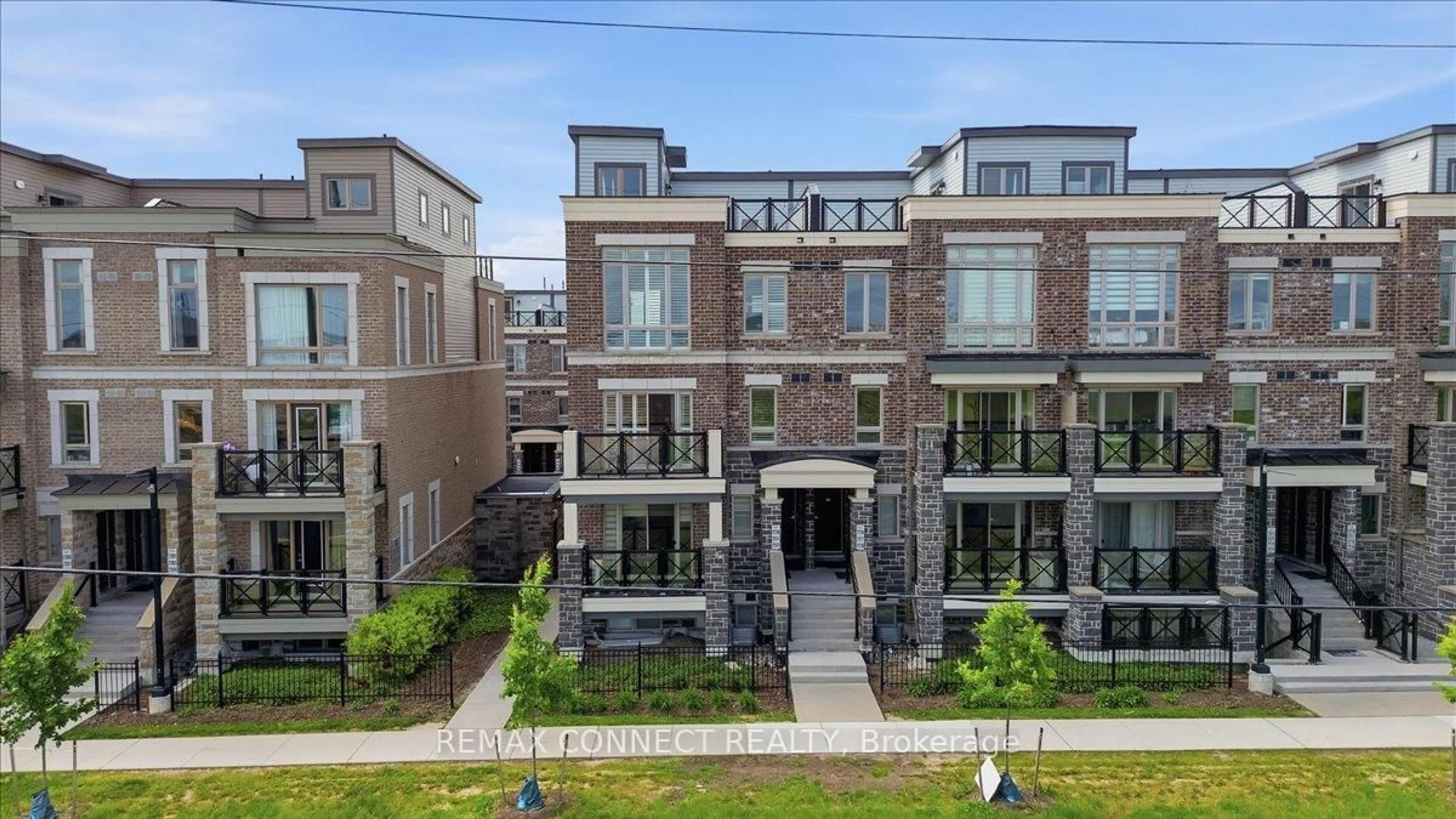 A pic from outside/outdoor area/front of a property/back of a property/a pic from drone, unknown for 10 Westmeath Lane #2231, Markham Ontario L6B 1N5