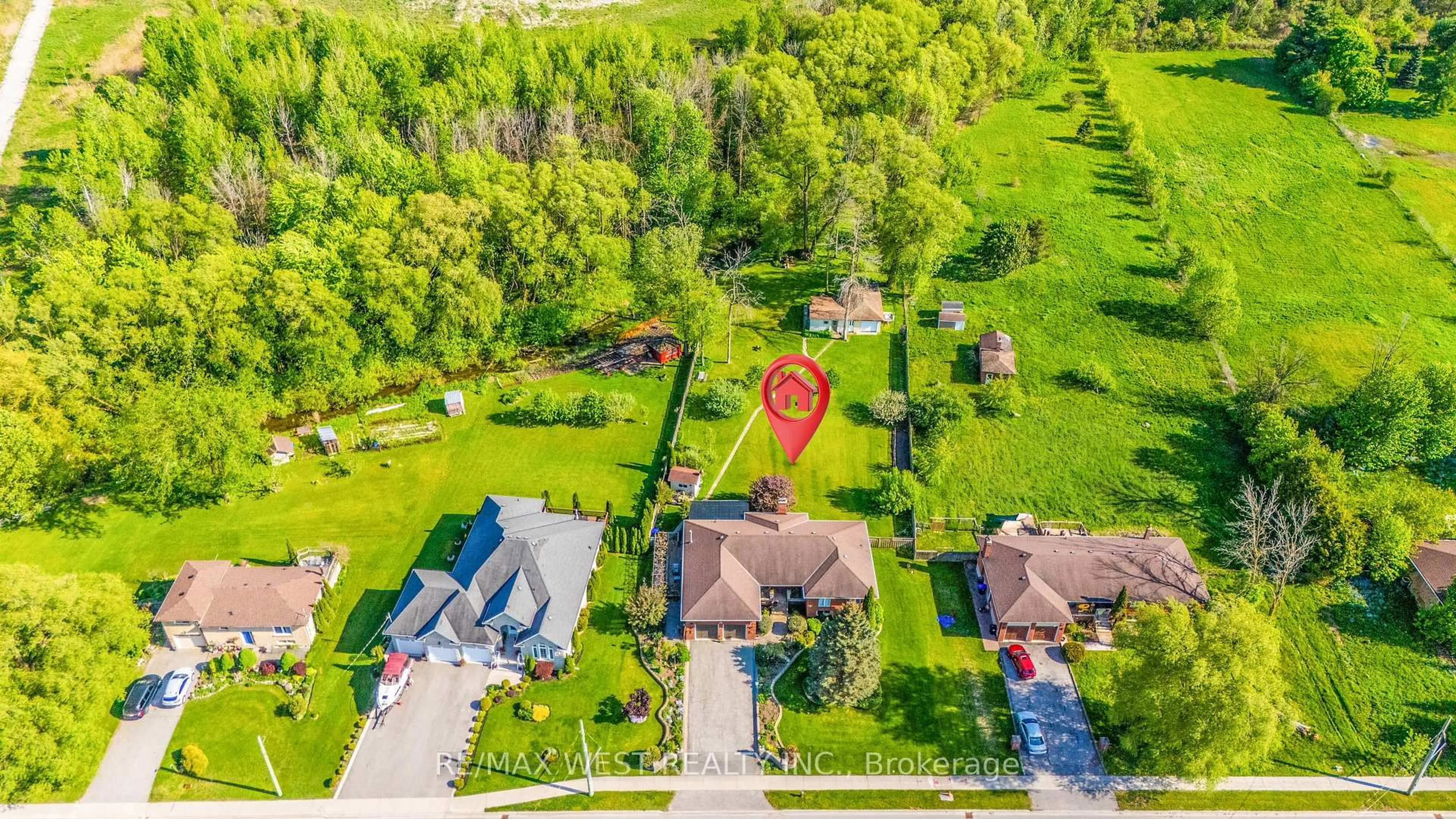 A pic from outside/outdoor area/front of a property/back of a property/a pic from drone, street for 2559 Line 6 Line, Bradford West Gwillimbury Ontario L3Z 2B2