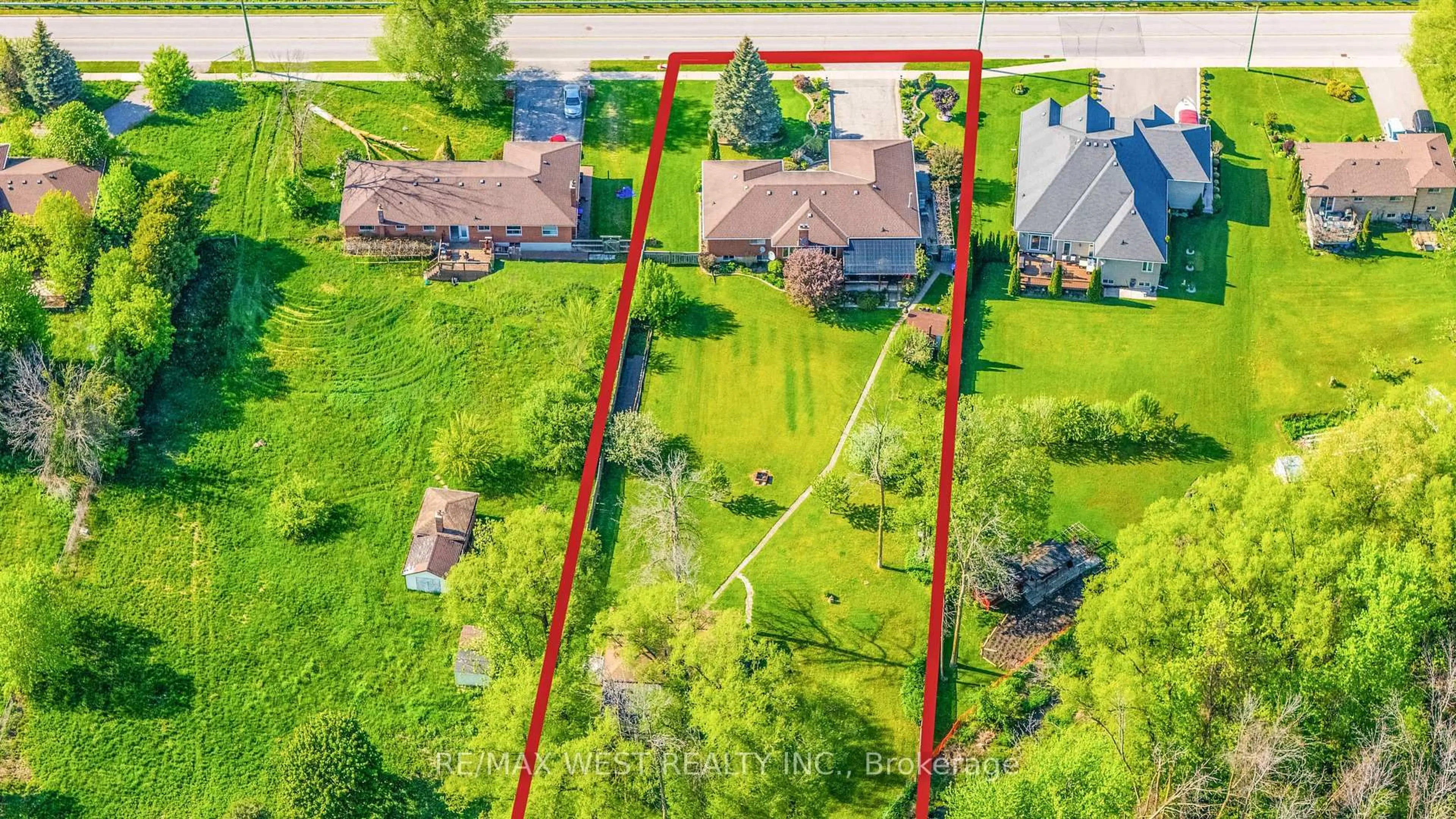 A pic from outside/outdoor area/front of a property/back of a property/a pic from drone, street for 2559 Line 6 Line, Bradford West Gwillimbury Ontario L3Z 2B2