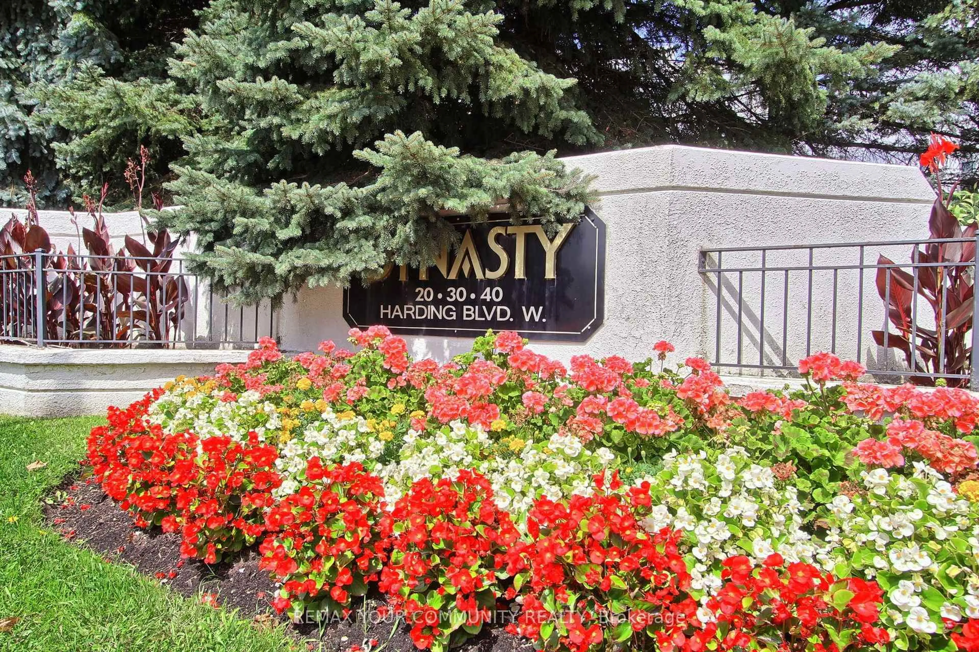 Lobby for 40 Harding Blvd #1114, Richmond Hill Ontario L4C 9S5