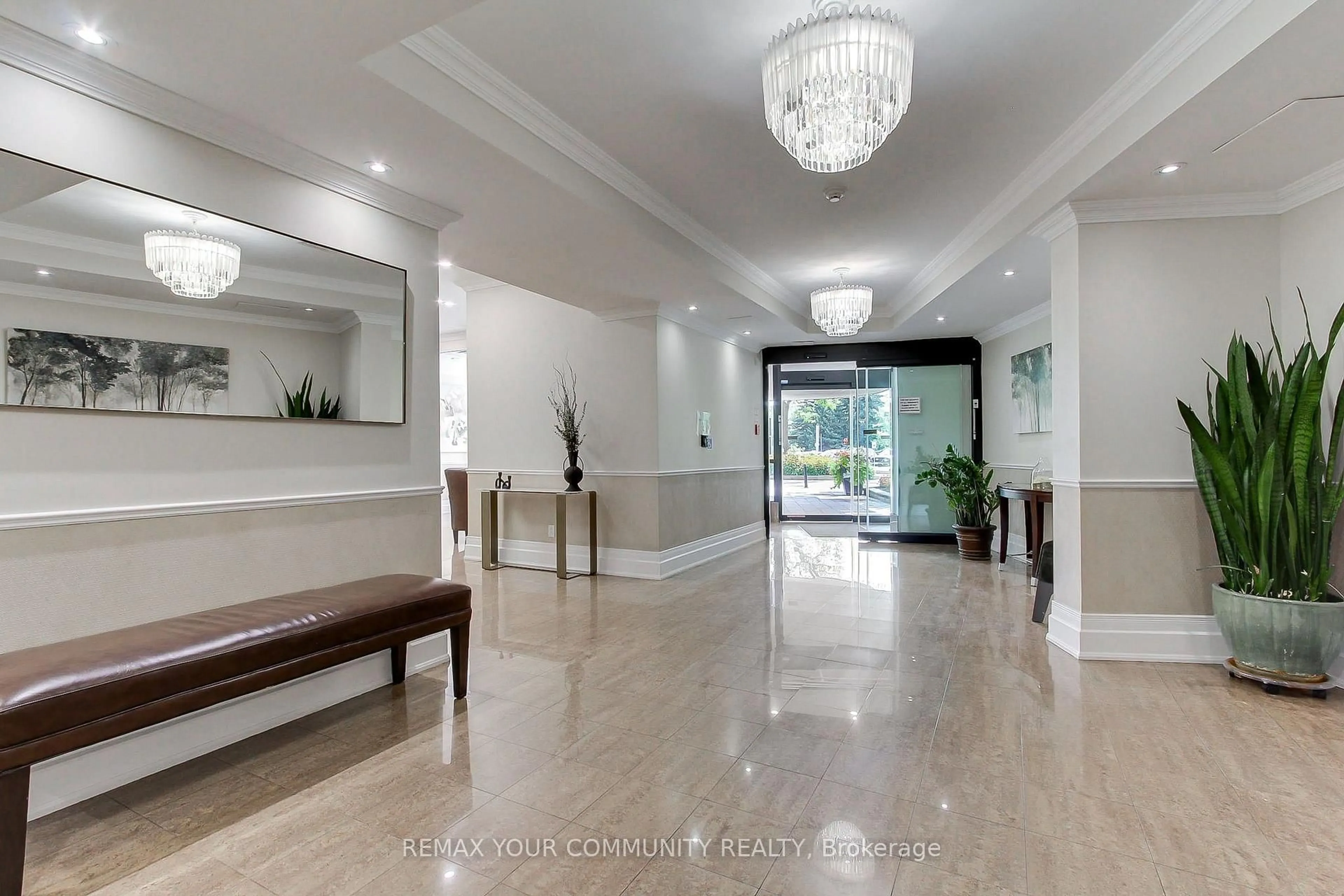 Indoor foyer for 40 Harding Blvd #1114, Richmond Hill Ontario L4C 9S5