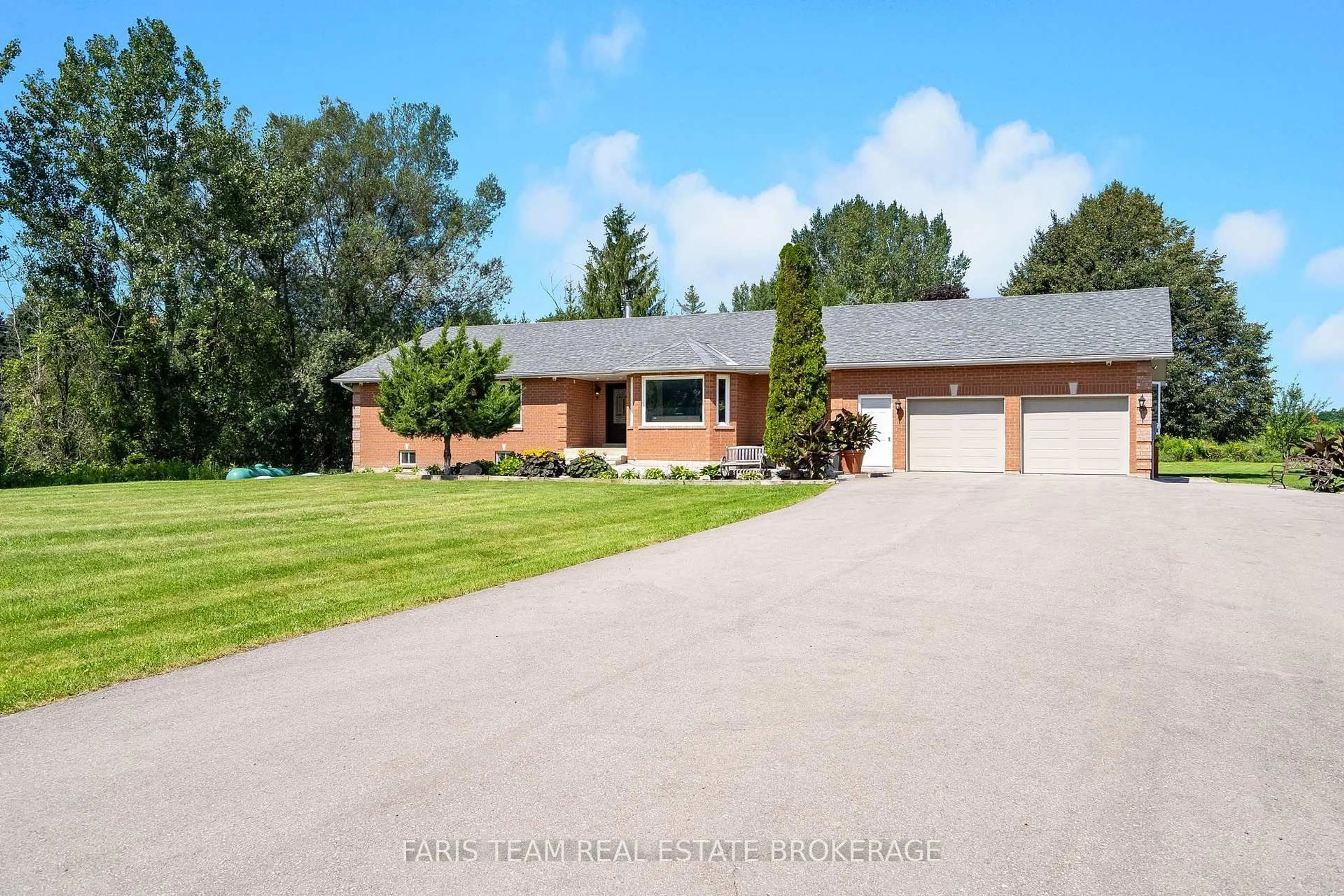 A pic from outside/outdoor area/front of a property/back of a property/a pic from drone, unknown for 5584 6th Line, New Tecumseth Ontario L0G 1W0