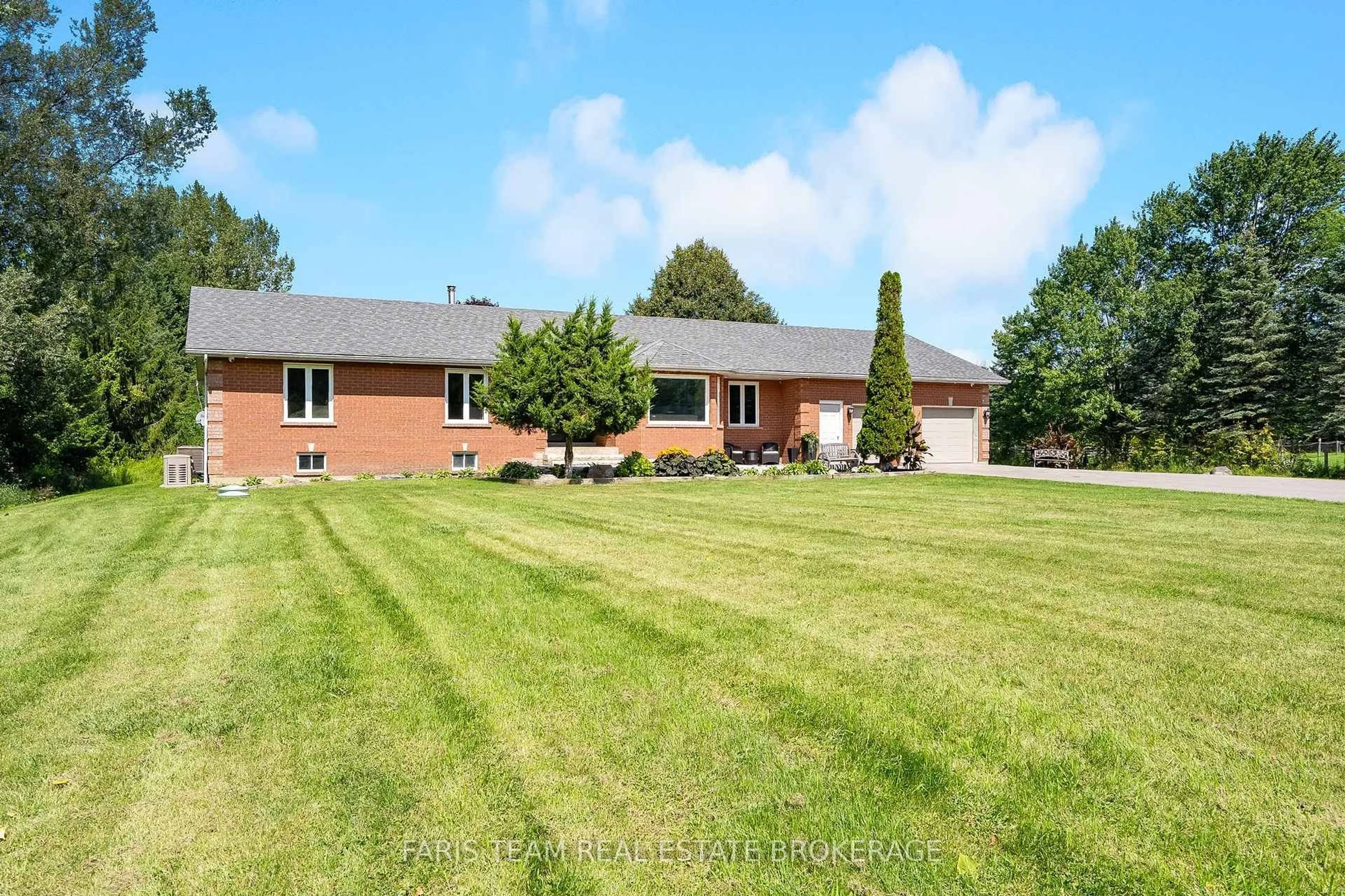 A pic from outside/outdoor area/front of a property/back of a property/a pic from drone, unknown for 5584 6th Line, New Tecumseth Ontario L0G 1W0