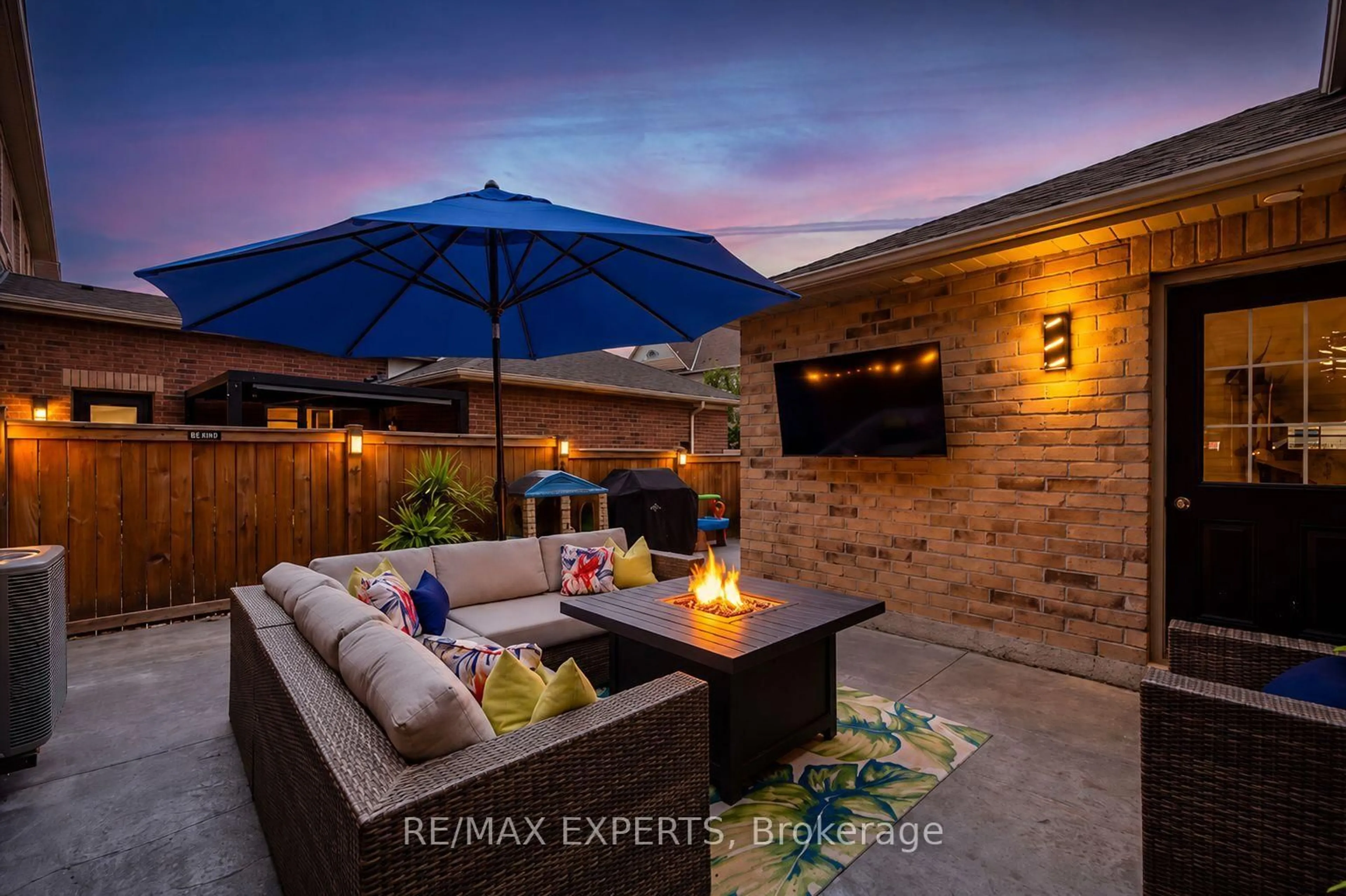 Patio, street for 320 Barons St, Vaughan Ontario L4H 4H4