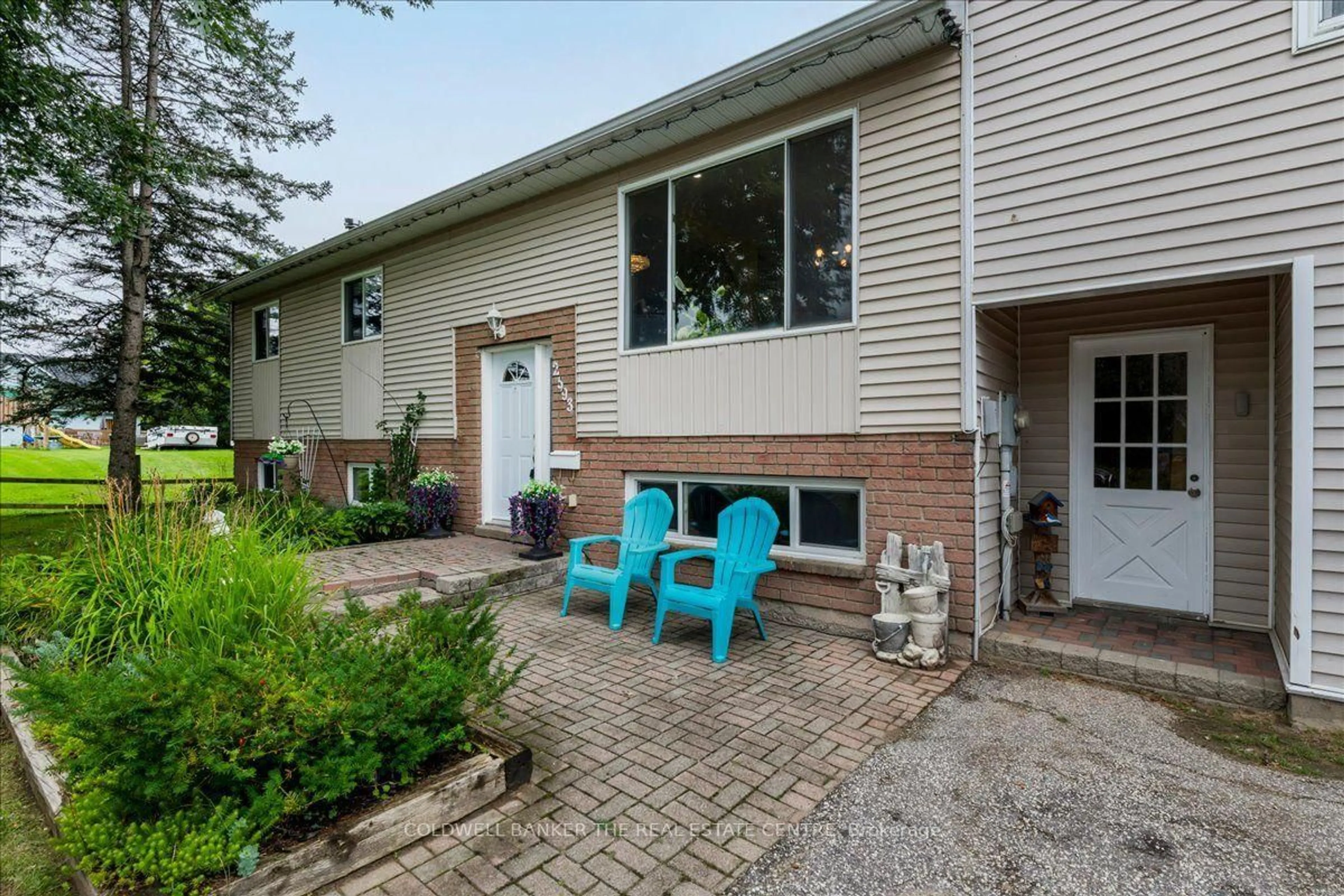 Patio, street for 2593 Lawrence Ave, Innisfil Ontario L9S 1C7
