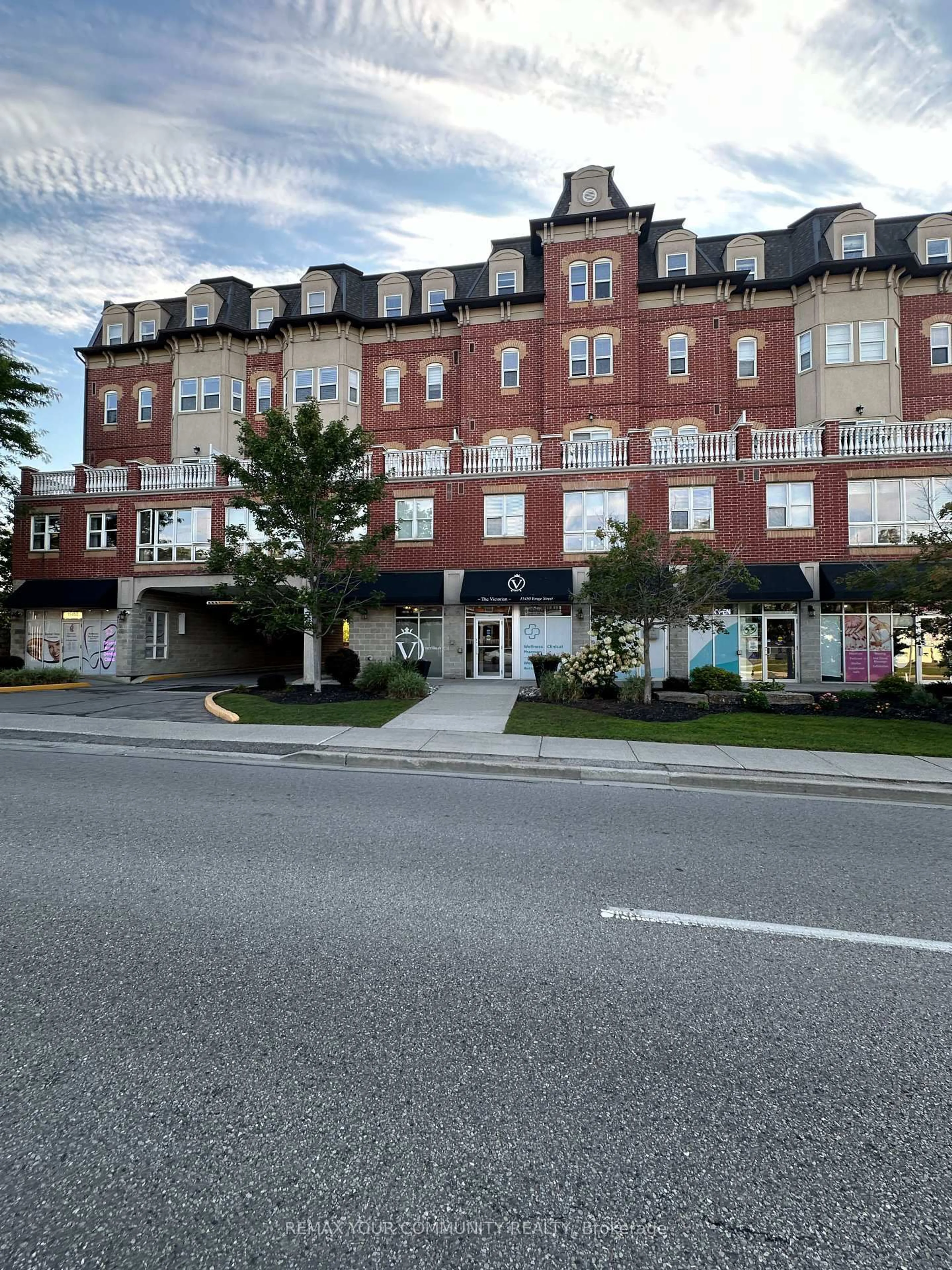 Unknown for 15450 Yonge St #205, Aurora Ontario L4G 0K1