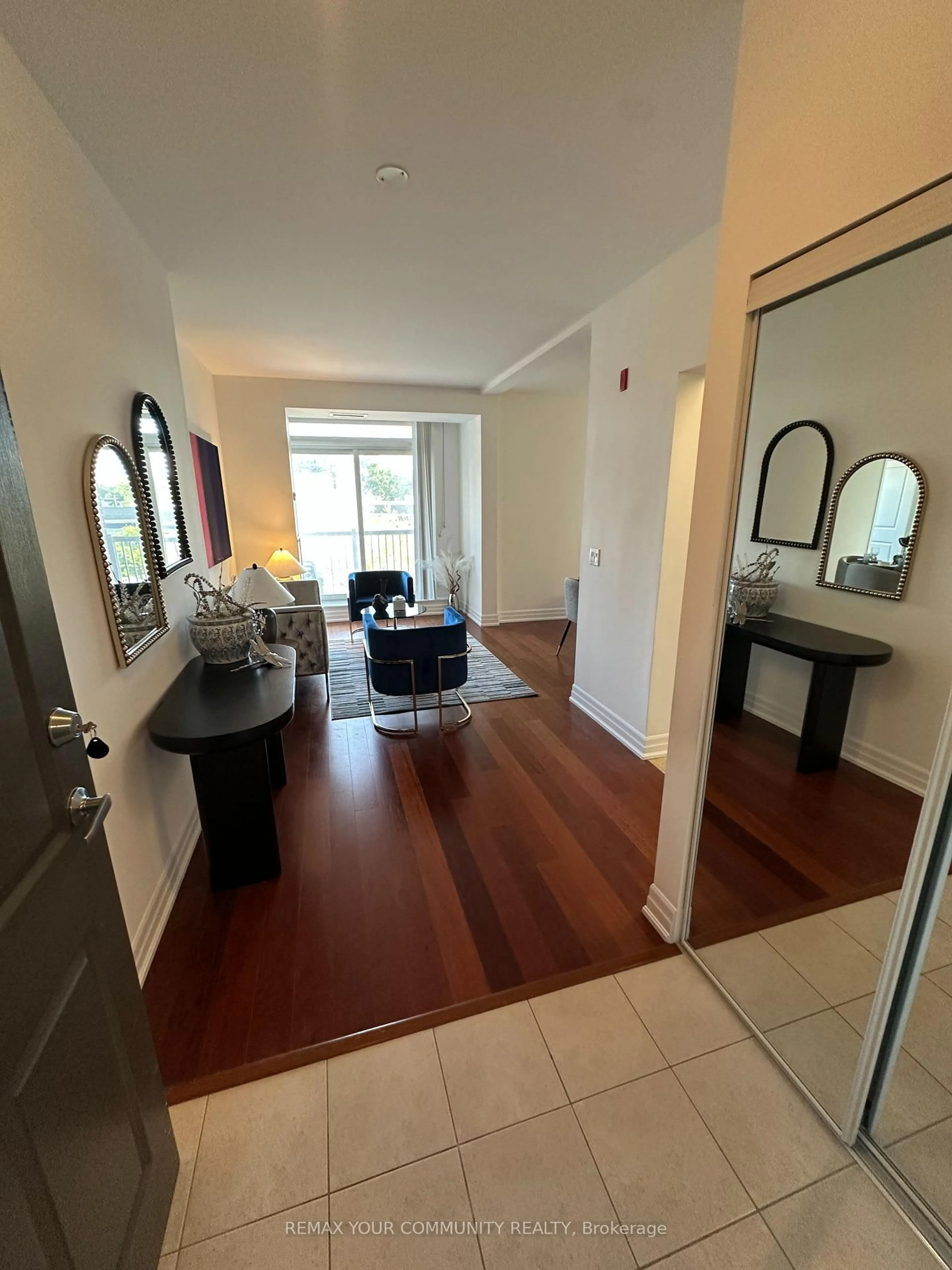 Unknown for 15450 Yonge St #205, Aurora Ontario L4G 0K1