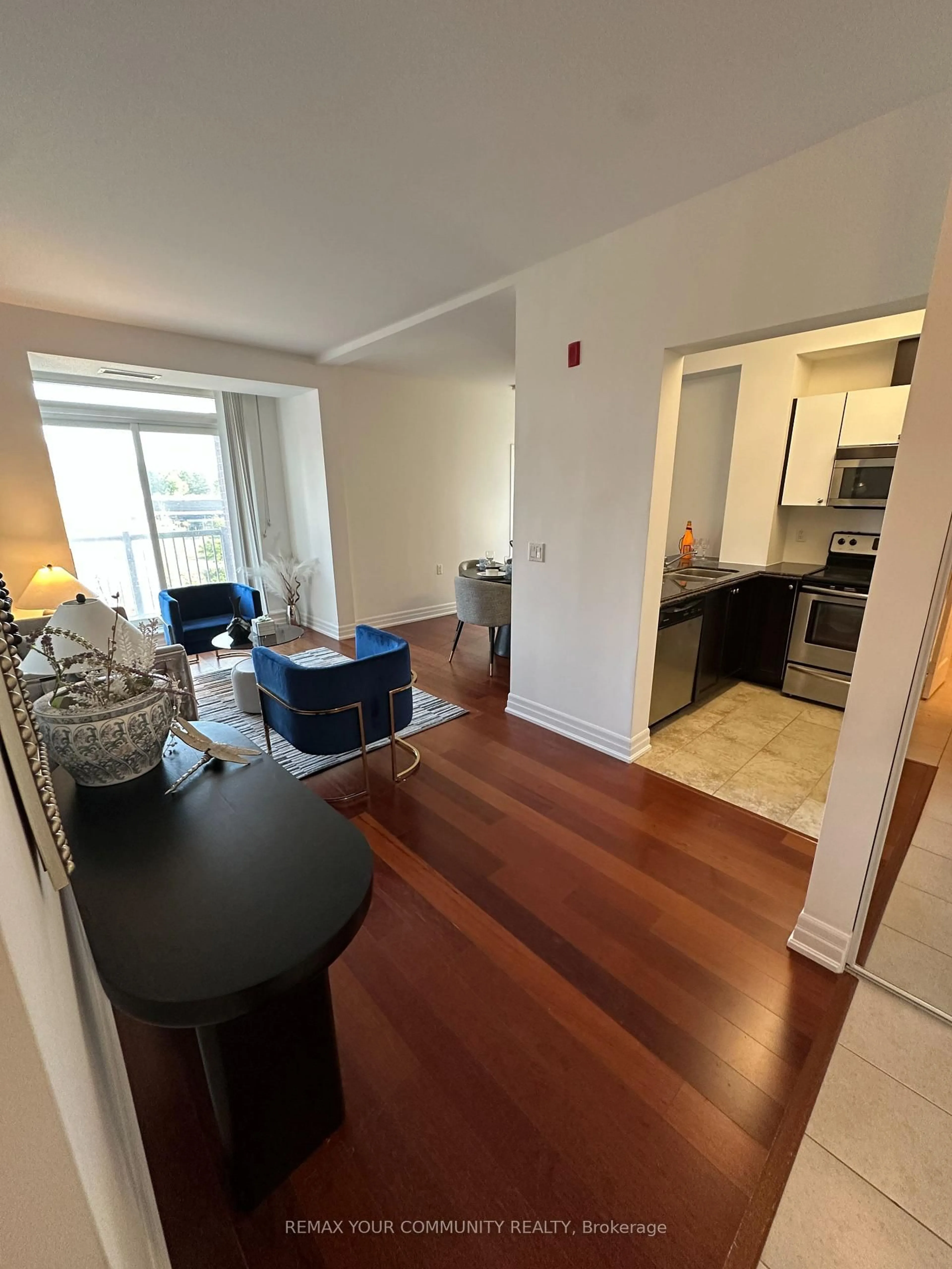 A pic of a room for 15450 Yonge St #205, Aurora Ontario L4G 0K1