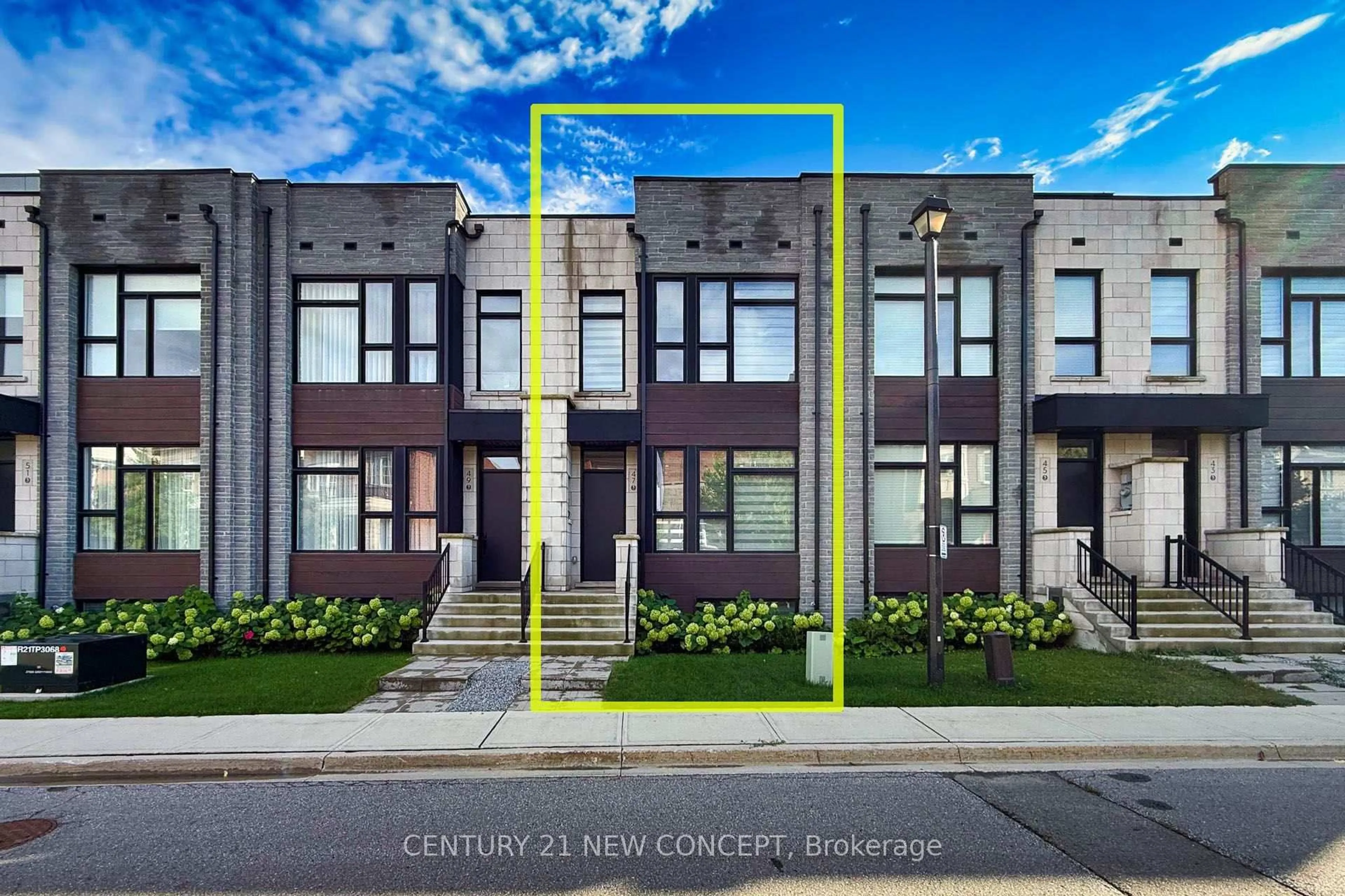 A pic from outside/outdoor area/front of a property/back of a property/a pic from drone, street for 47 Sundew Lane, Richmond Hill Ontario L4E 1H7