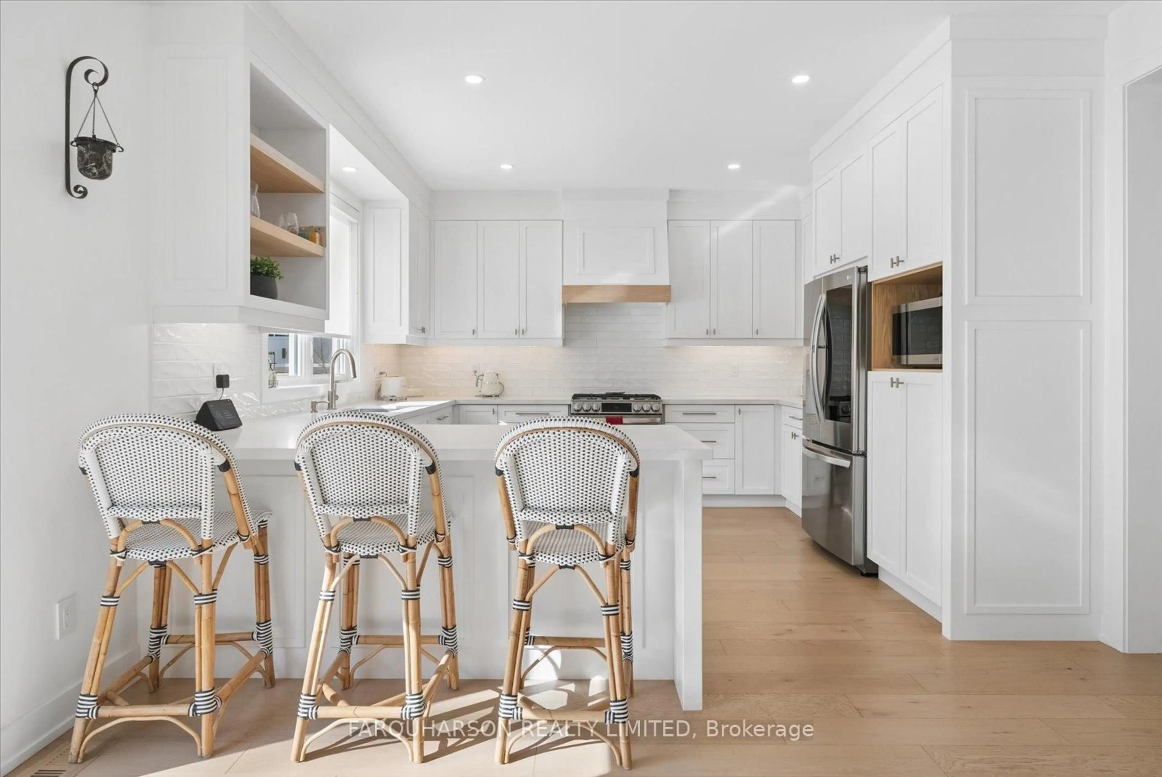 Open concept kitchen, ceramic/tile floor for 18 Victoria Dr, Uxbridge Ontario L9P 1G8