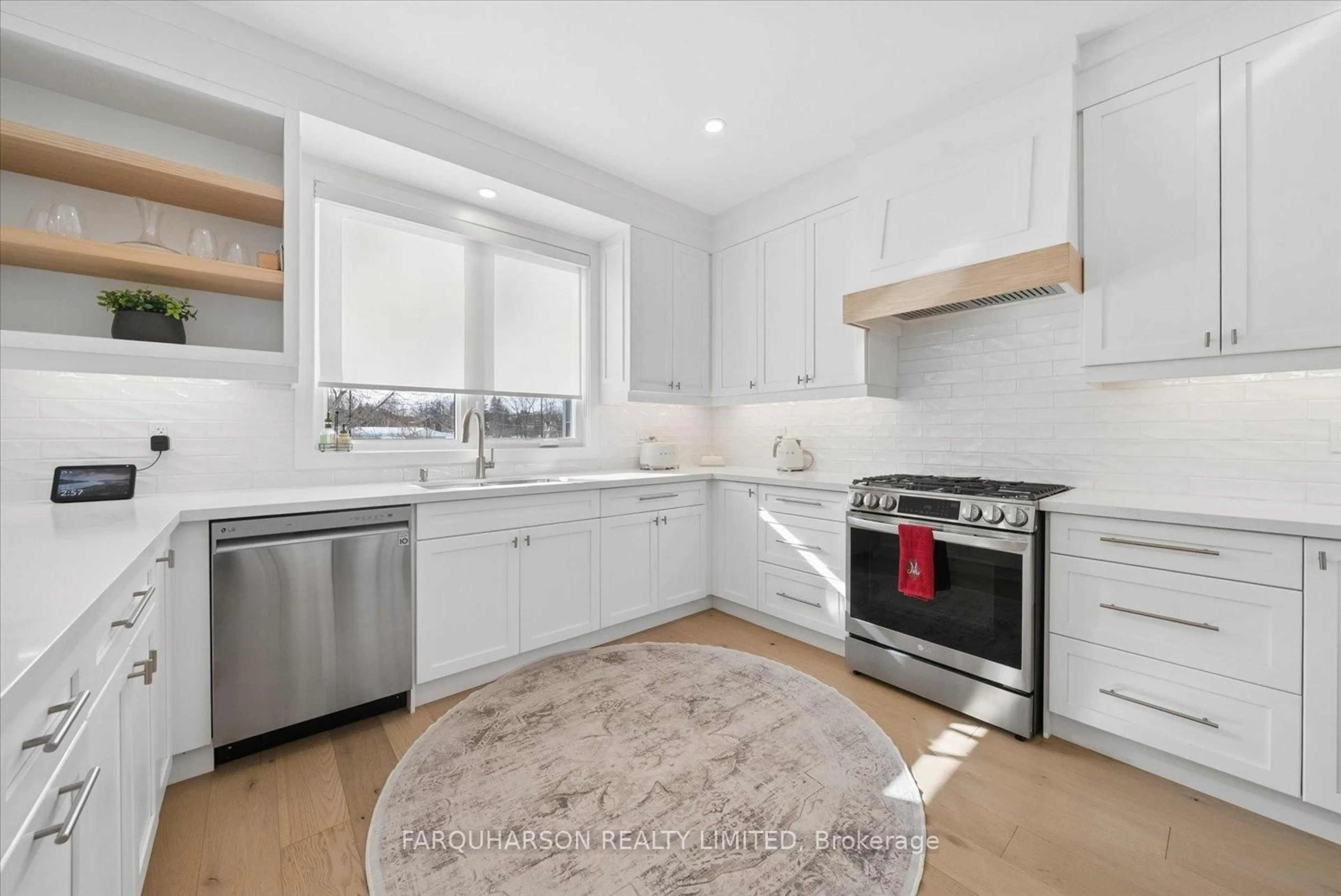 Open concept kitchen, unknown for 18 Victoria Dr, Uxbridge Ontario L9P 1G8