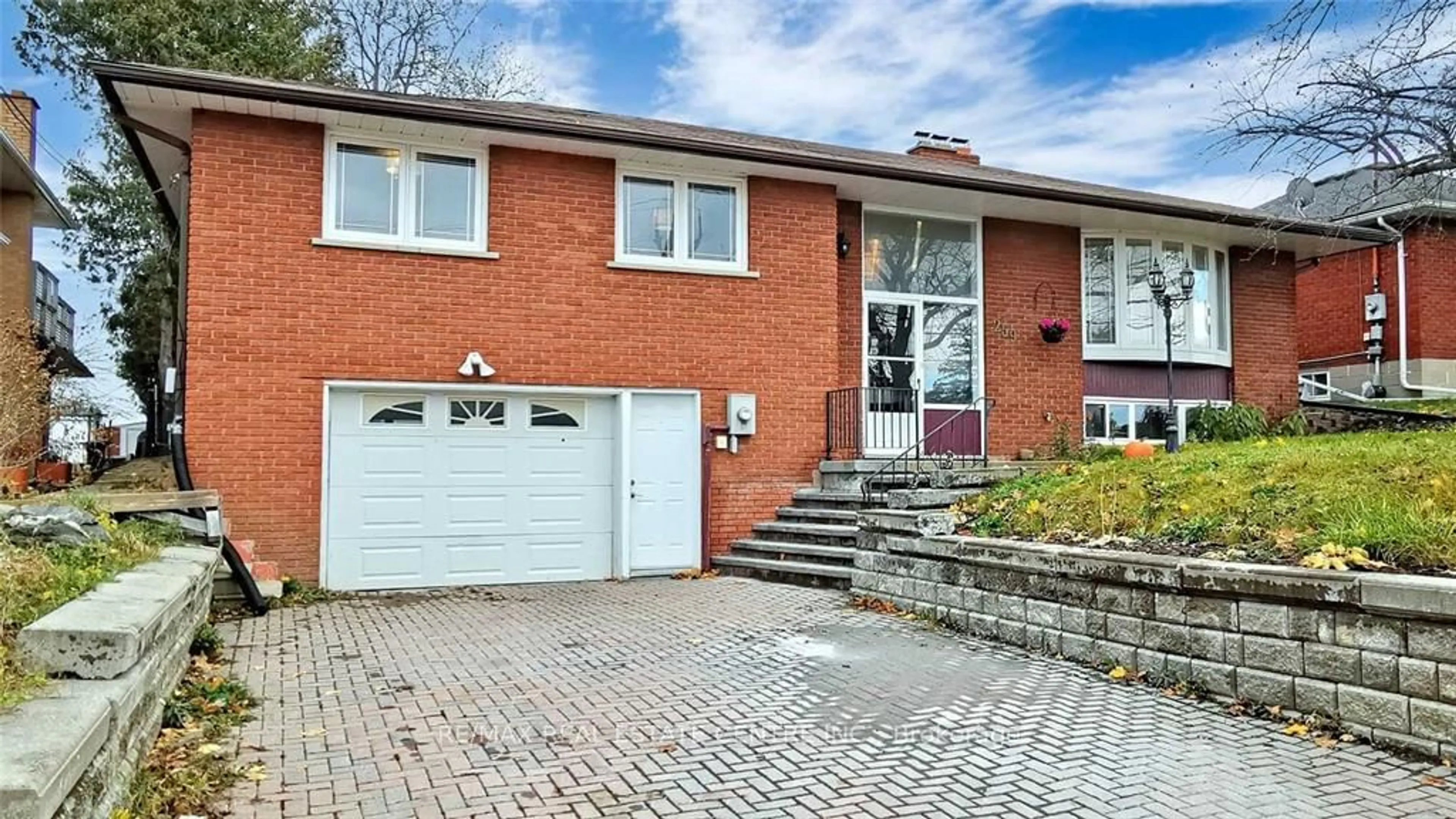 Home with brick exterior material, street for 259 Simcoe Rd, Bradford West Gwillimbury Ontario L3Z 1Y5