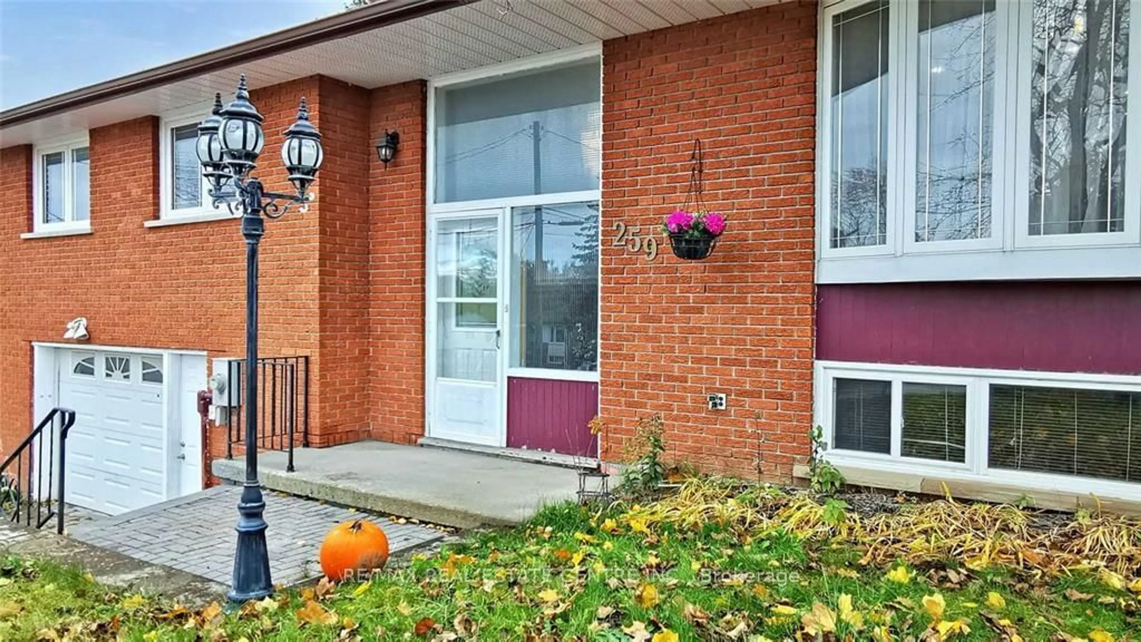 Home with brick exterior material, street for 259 Simcoe Rd, Bradford West Gwillimbury Ontario L3Z 1Y5