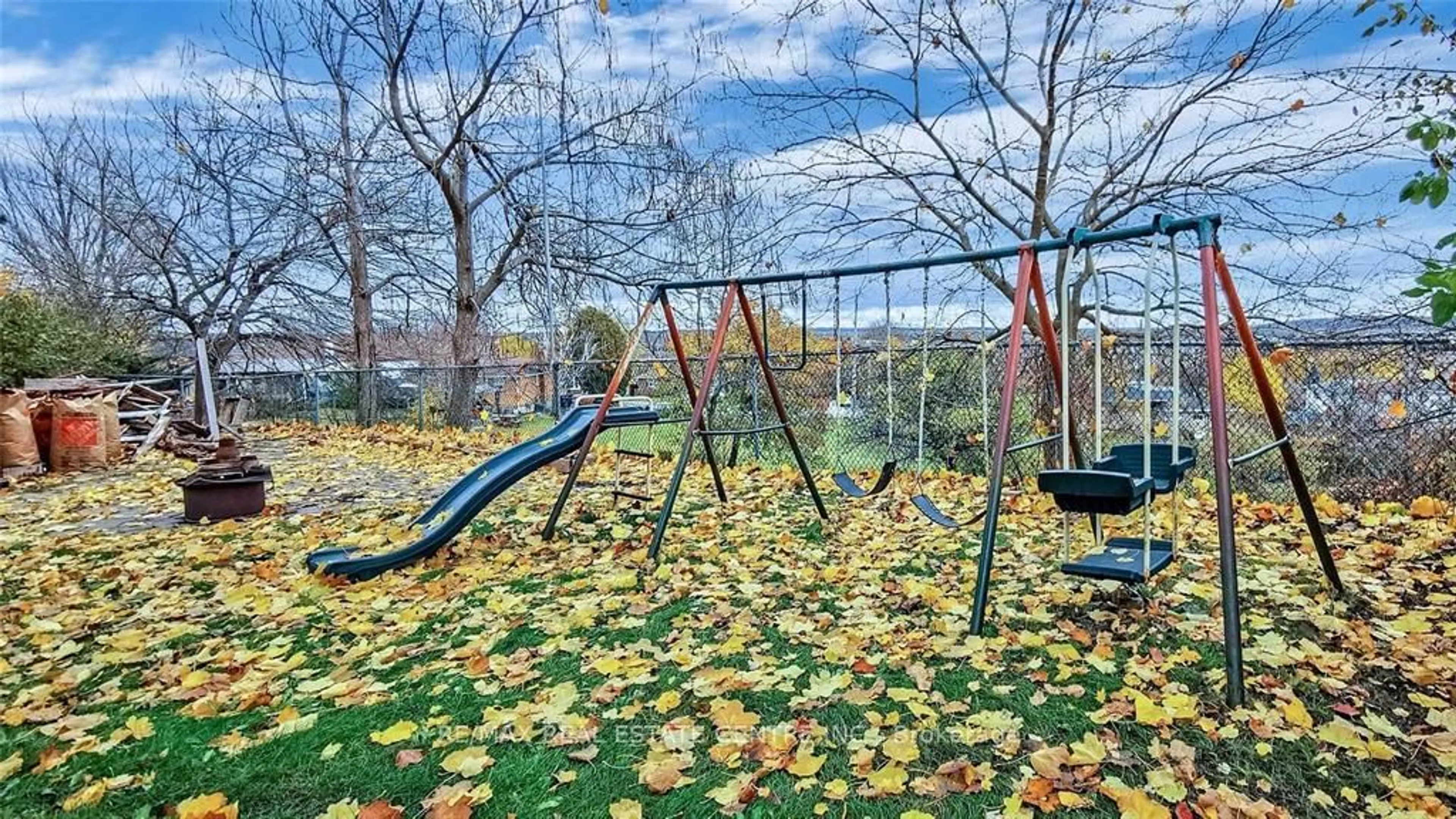 Patio, forest/trees view for 259 Simcoe Rd, Bradford West Gwillimbury Ontario L3Z 1Y5