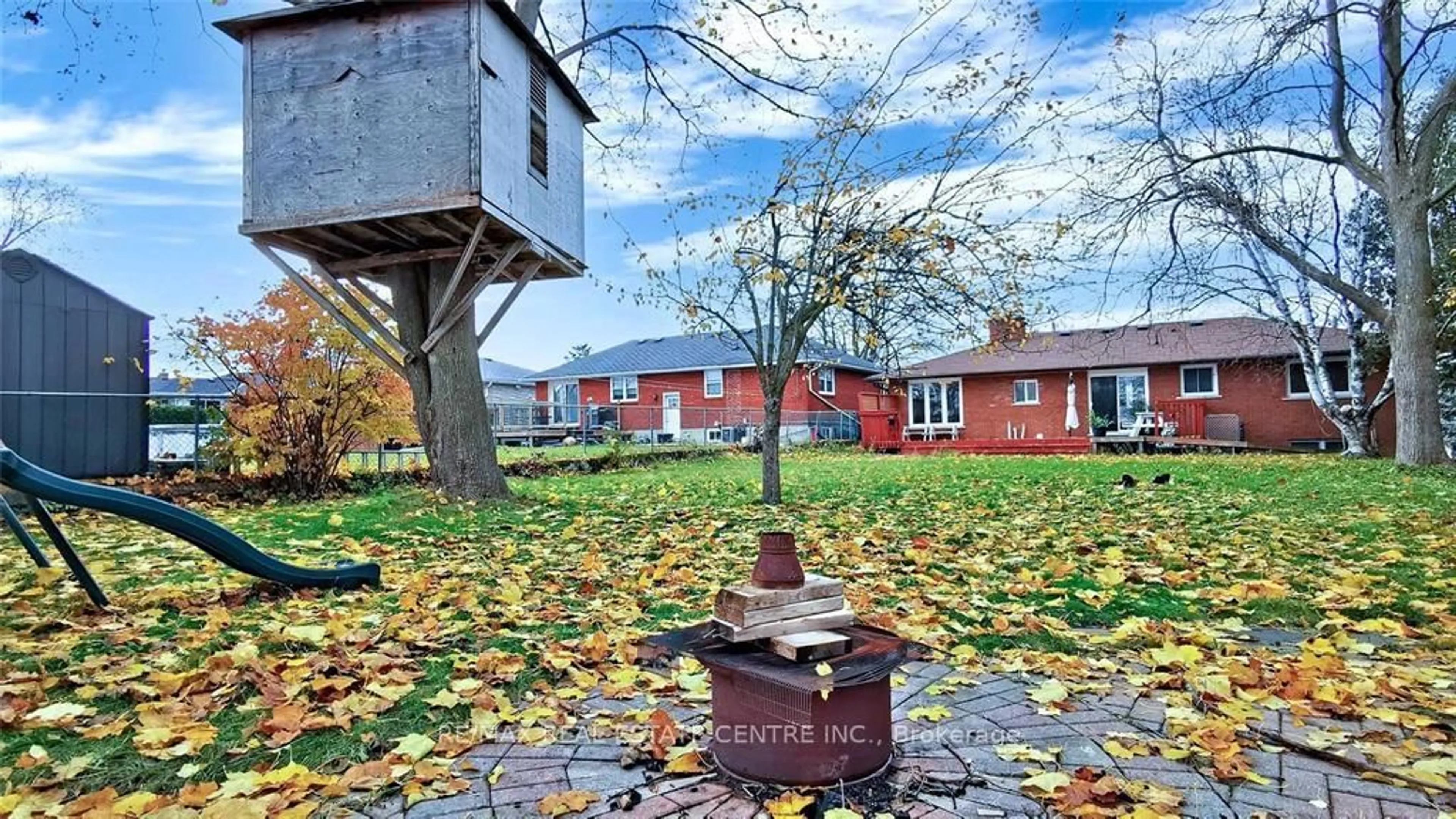 Patio, unknown for 259 Simcoe Rd, Bradford West Gwillimbury Ontario L3Z 1Y5