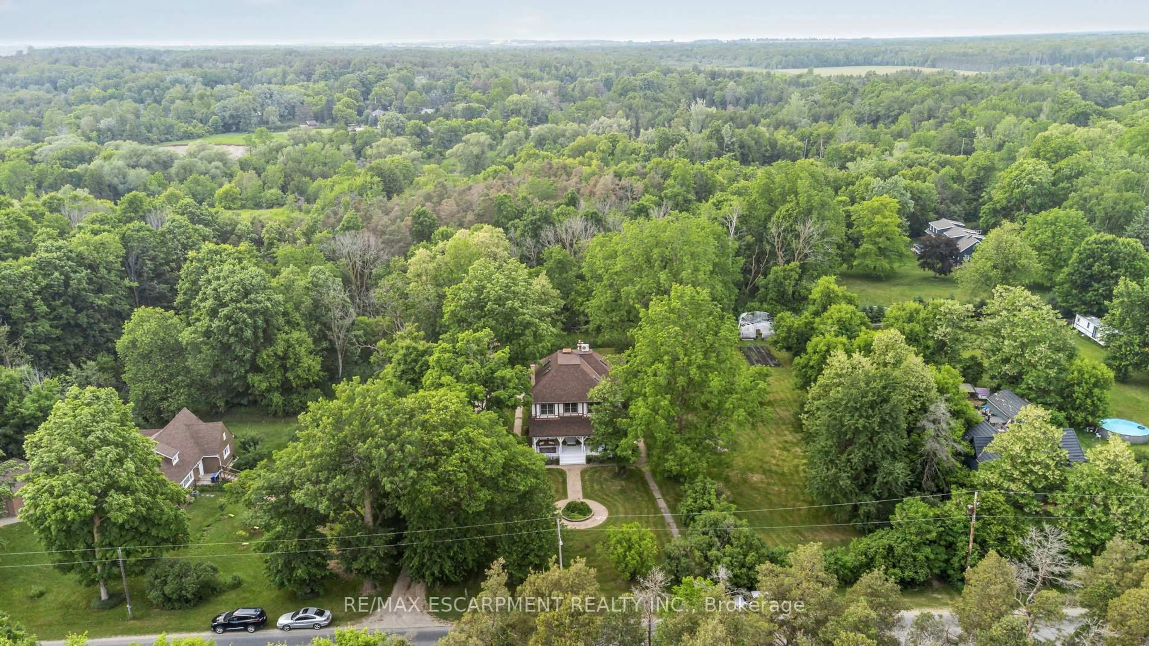 A pic from outside/outdoor area/front of a property/back of a property/a pic from drone, unknown for 8936 32nd Sdrd, Adjala-Tosorontio Ontario L0M 1K0