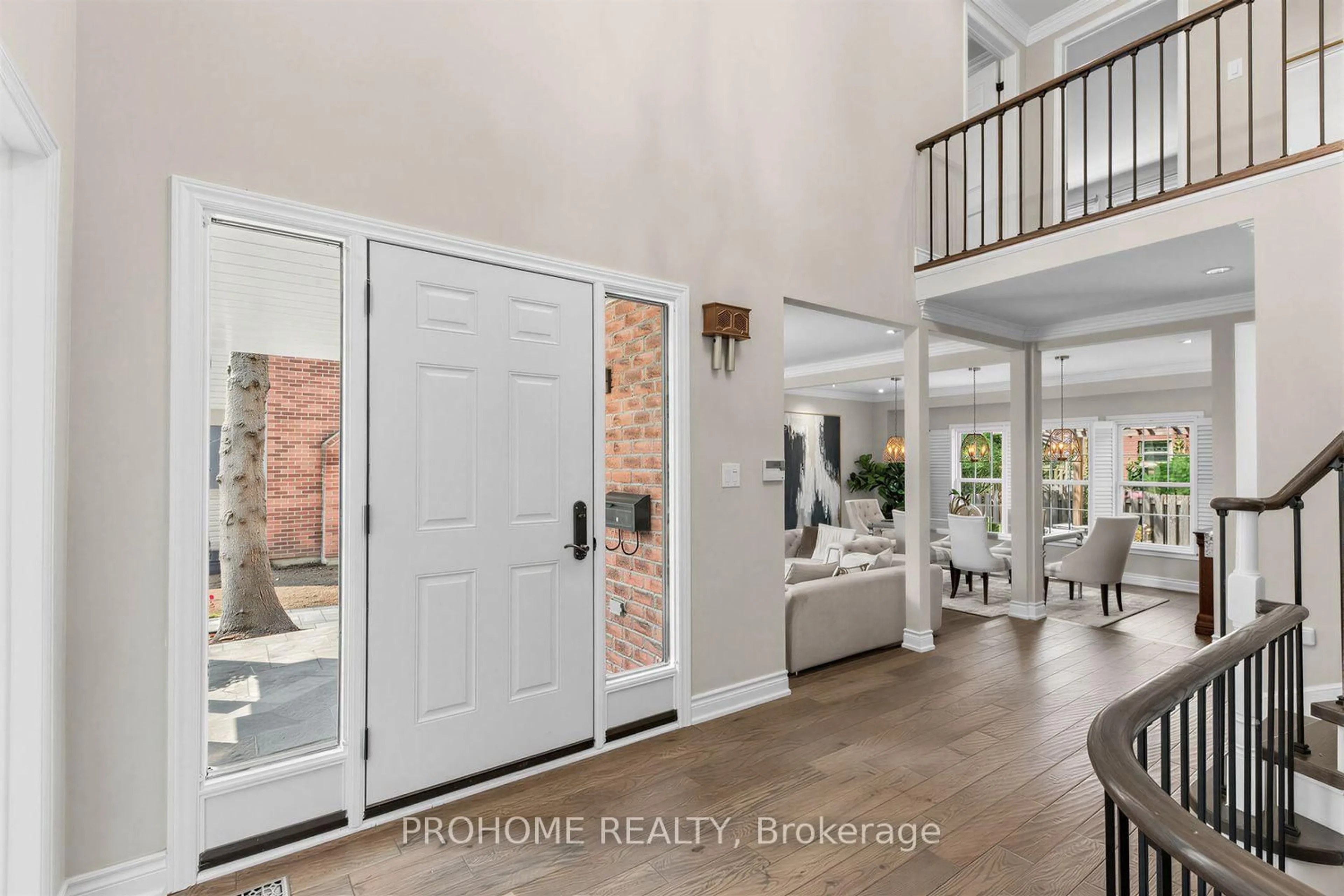 Indoor entryway for 43 Rosemead Clse, Markham Ontario L3R 3Z4