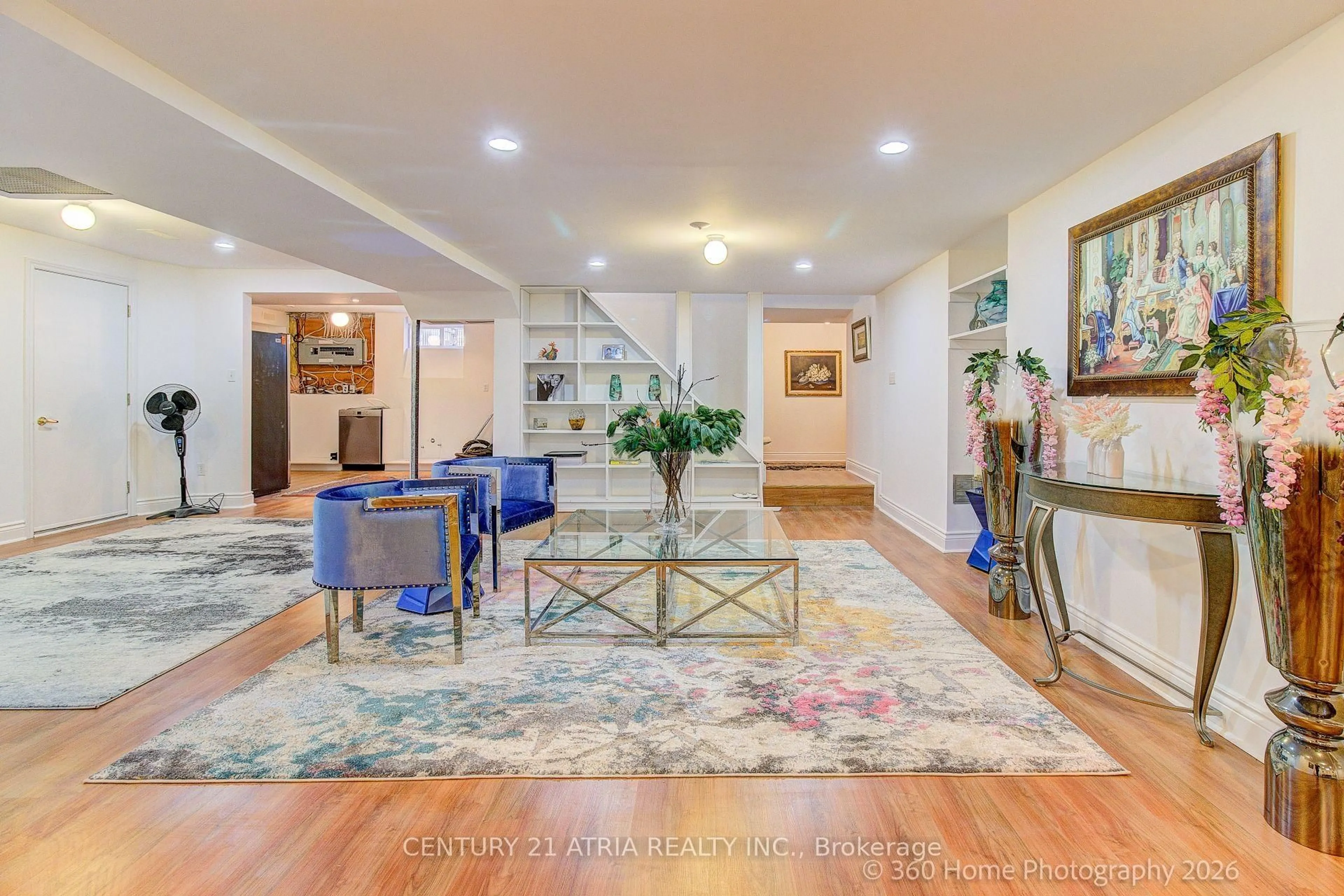 Indoor foyer for 176 Laurentian Blvd, Vaughan Ontario L6A 2V6