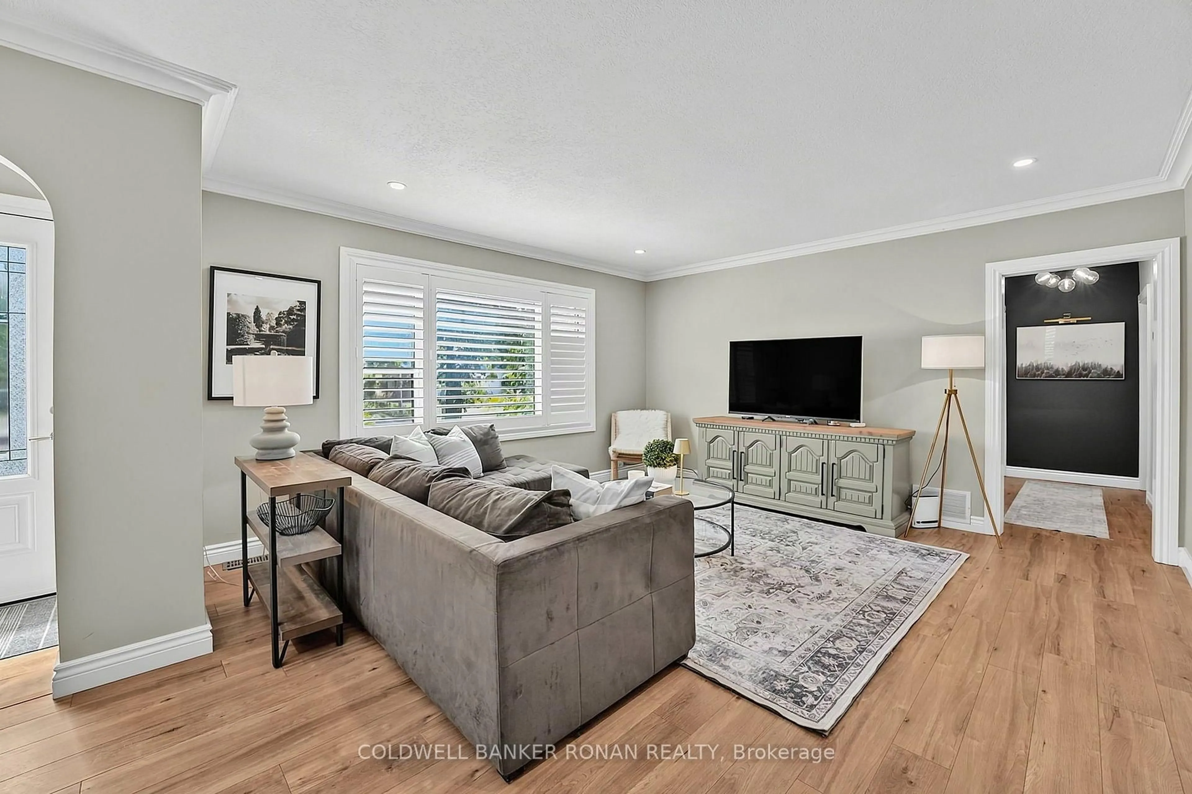 Living room with furniture, unknown for 22 Nelson St, New Tecumseth Ontario L9R 1G9