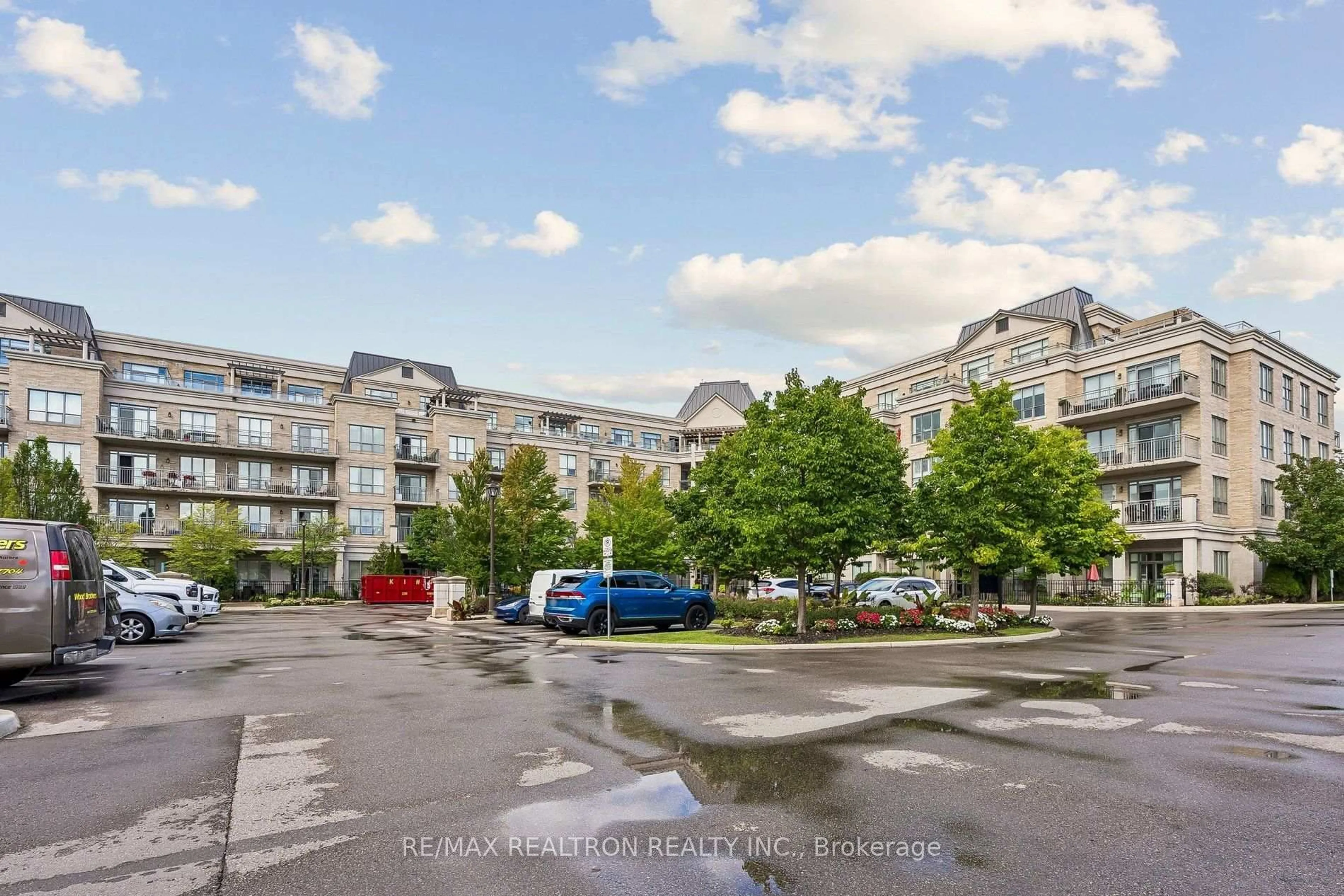 Unknown for 180 John Way #304, Aurora Ontario L4G 0R3