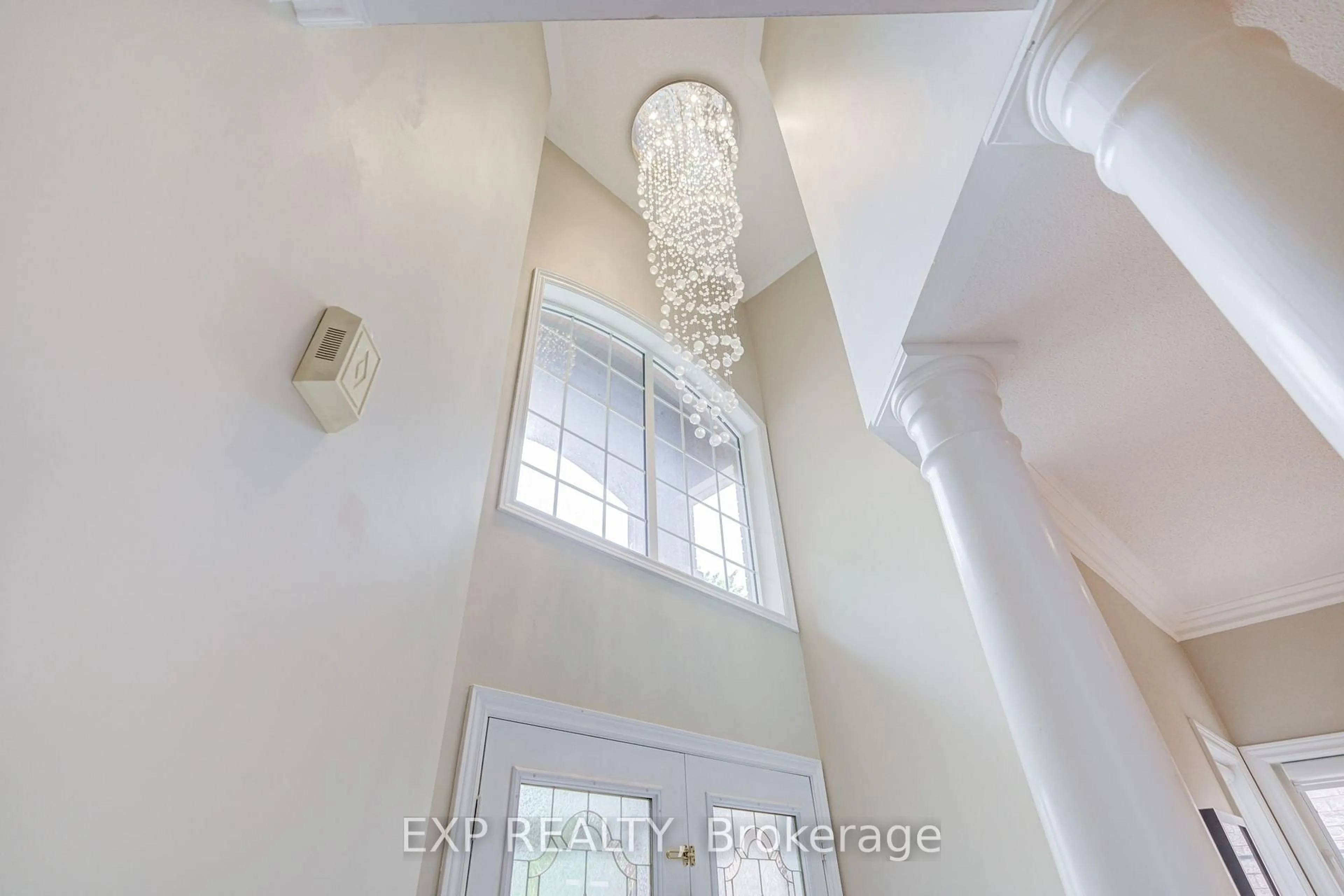 Indoor foyer for 71 Futura Ave, Richmond Hill Ontario L4S 1S8