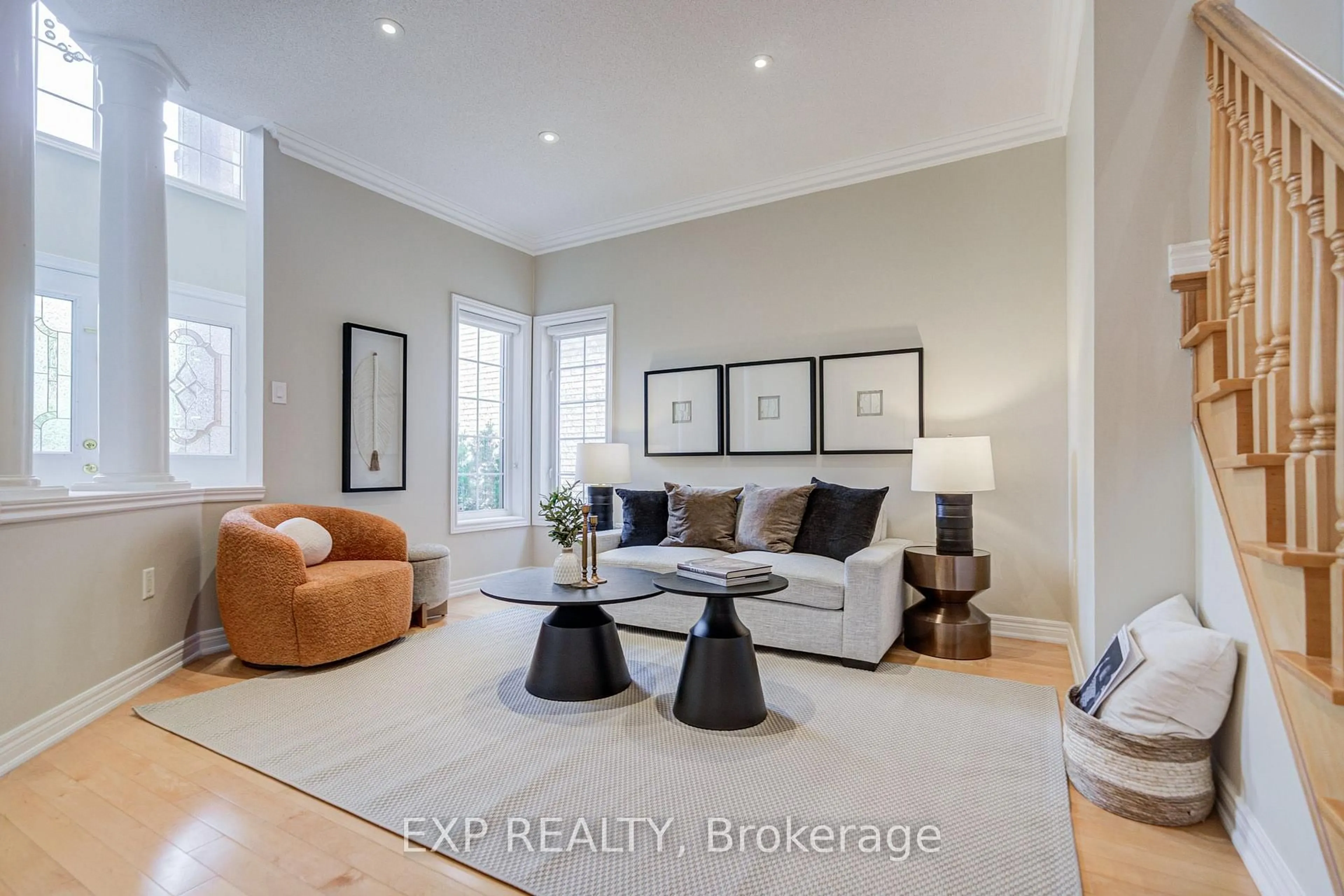 Living room with furniture, unknown for 71 Futura Ave, Richmond Hill Ontario L4S 1S8