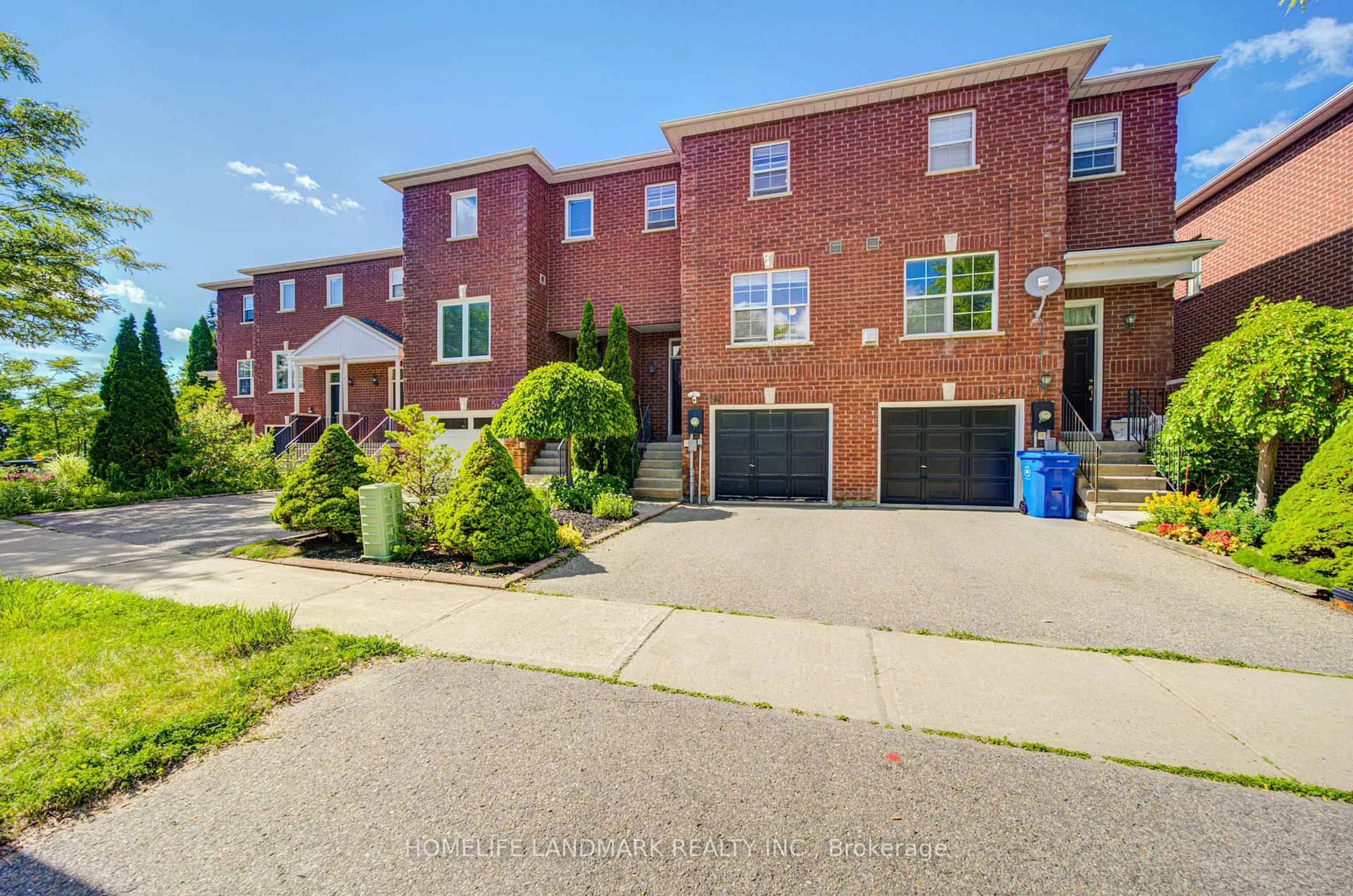 Home with brick exterior material, street for 545 Bondi Ave, Newmarket Ontario L3Y 8R5