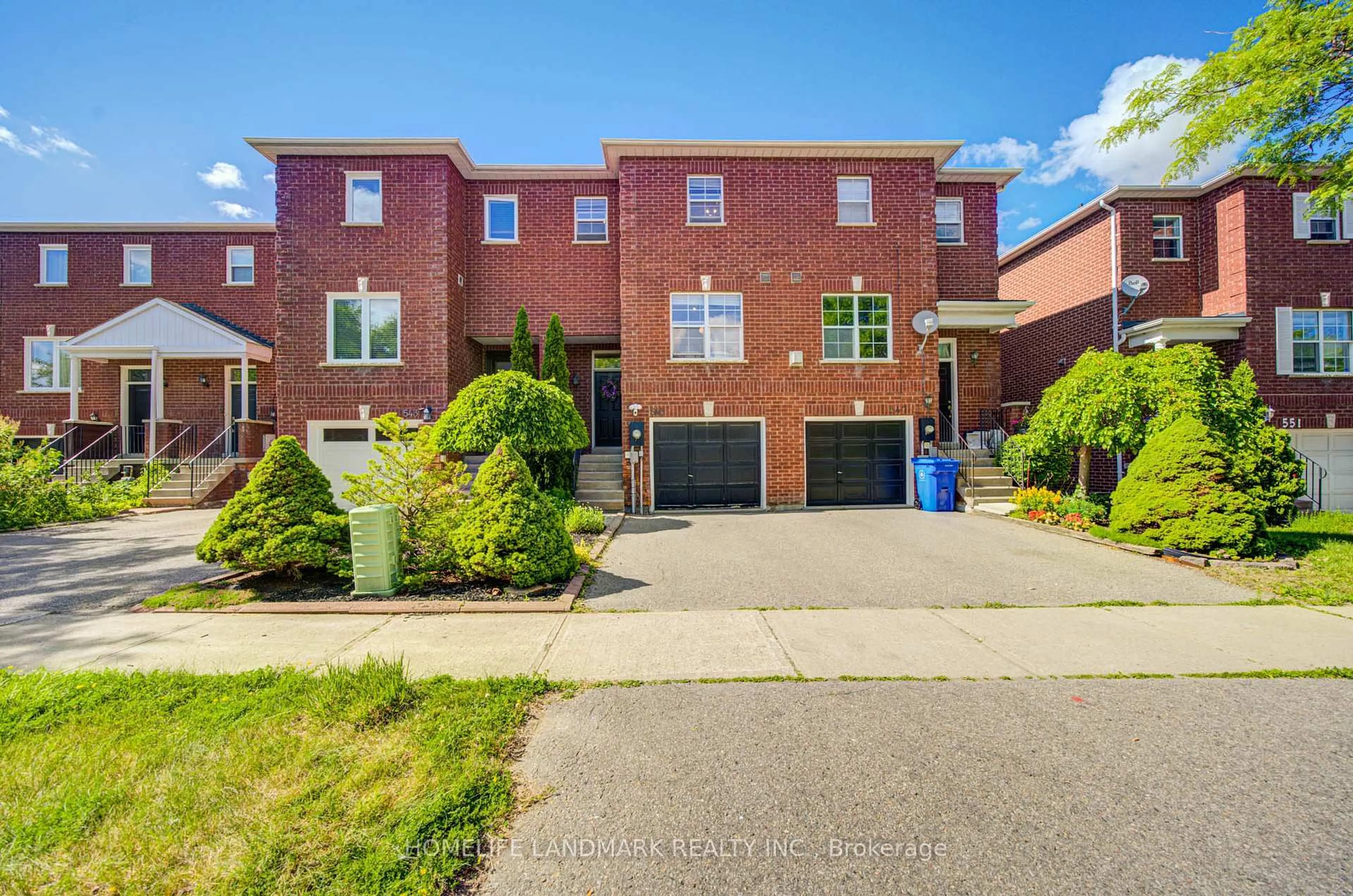 Home with brick exterior material, street for 545 Bondi Ave, Newmarket Ontario L3Y 8R5