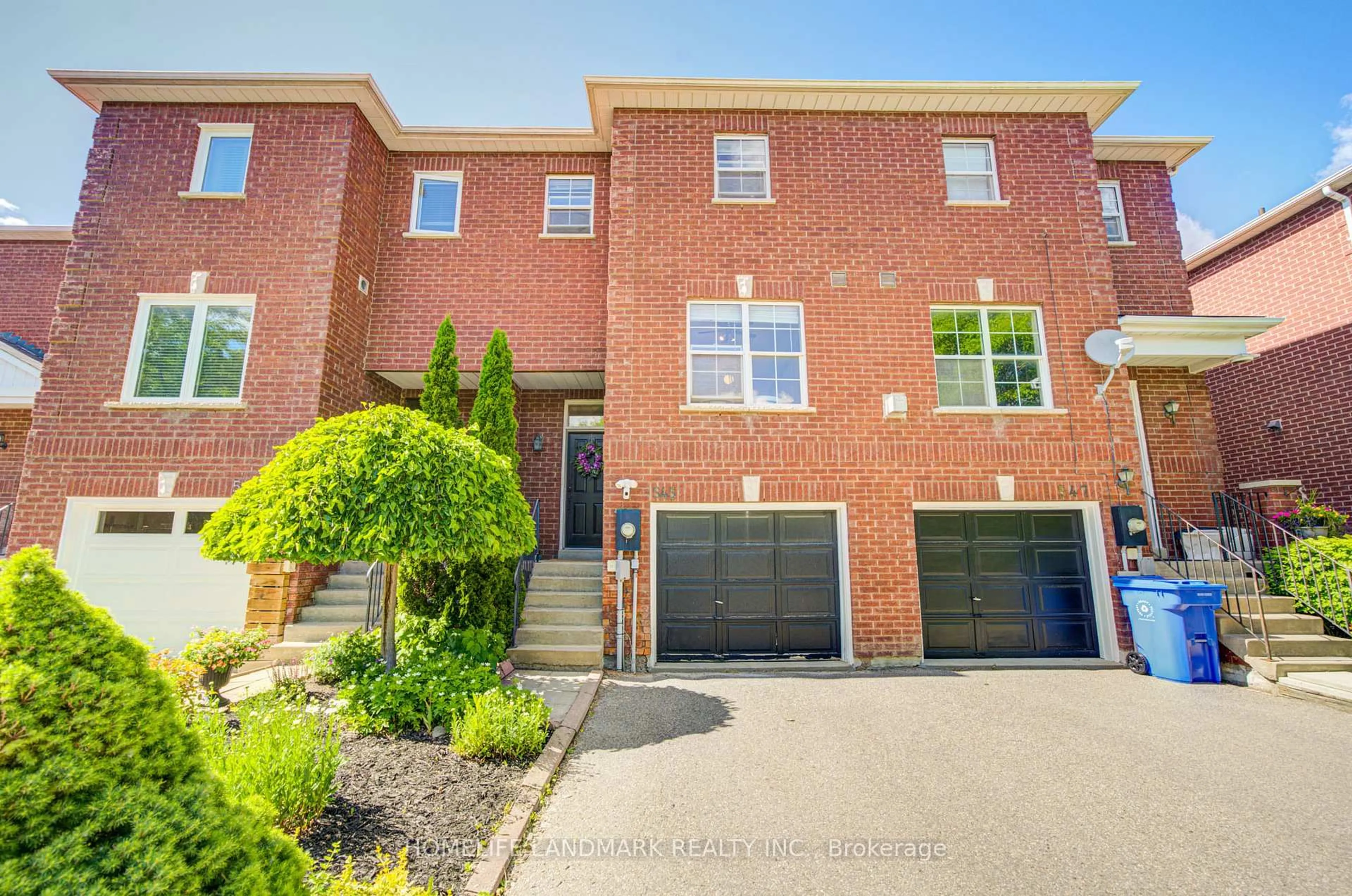 Home with brick exterior material, street for 545 Bondi Ave, Newmarket Ontario L3Y 8R5