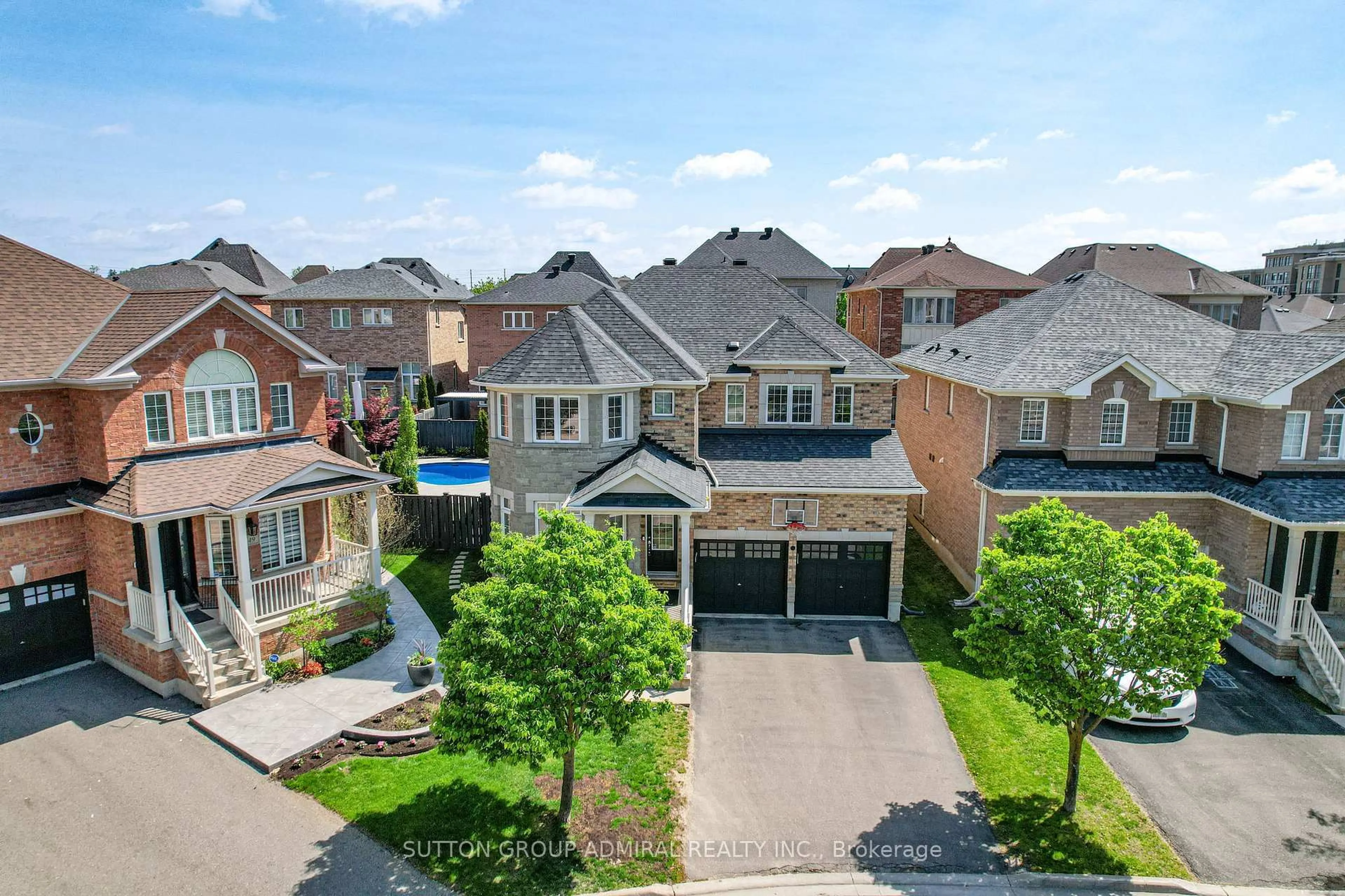 A pic from outside/outdoor area/front of a property/back of a property/a pic from drone, street for 45 Gamla Rd, Vaughan Ontario L6A 0W5