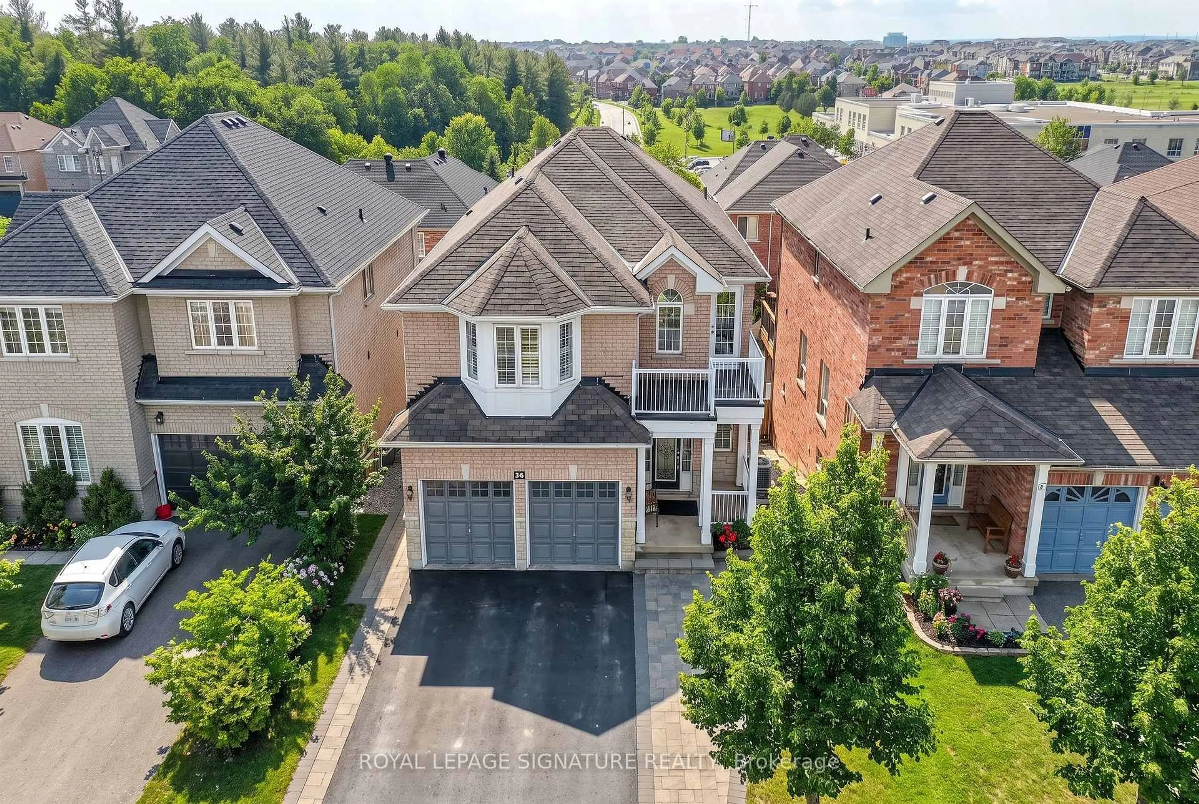 A pic from outside/outdoor area/front of a property/back of a property/a pic from drone, street for 89 Patti McCulloch Way, Newmarket Ontario L3X 3G1