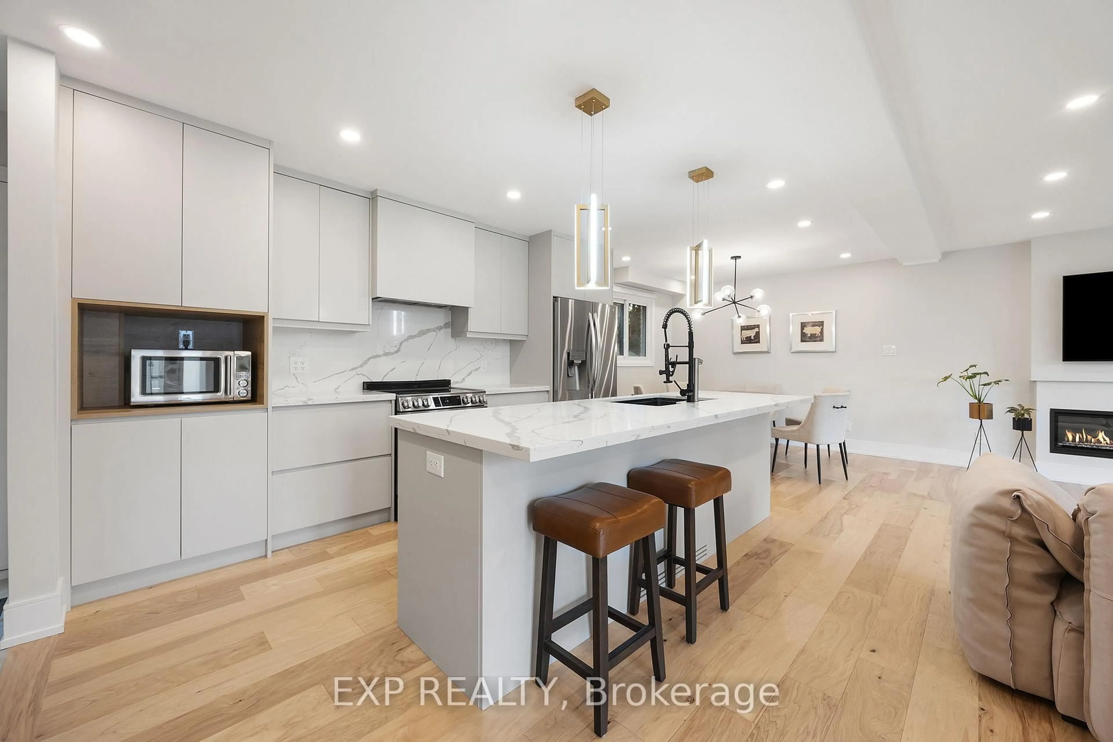 Open concept kitchen, wood/laminate floor for 12333 Ninth Line, Whitchurch-Stouffville Ontario L4A 1C2