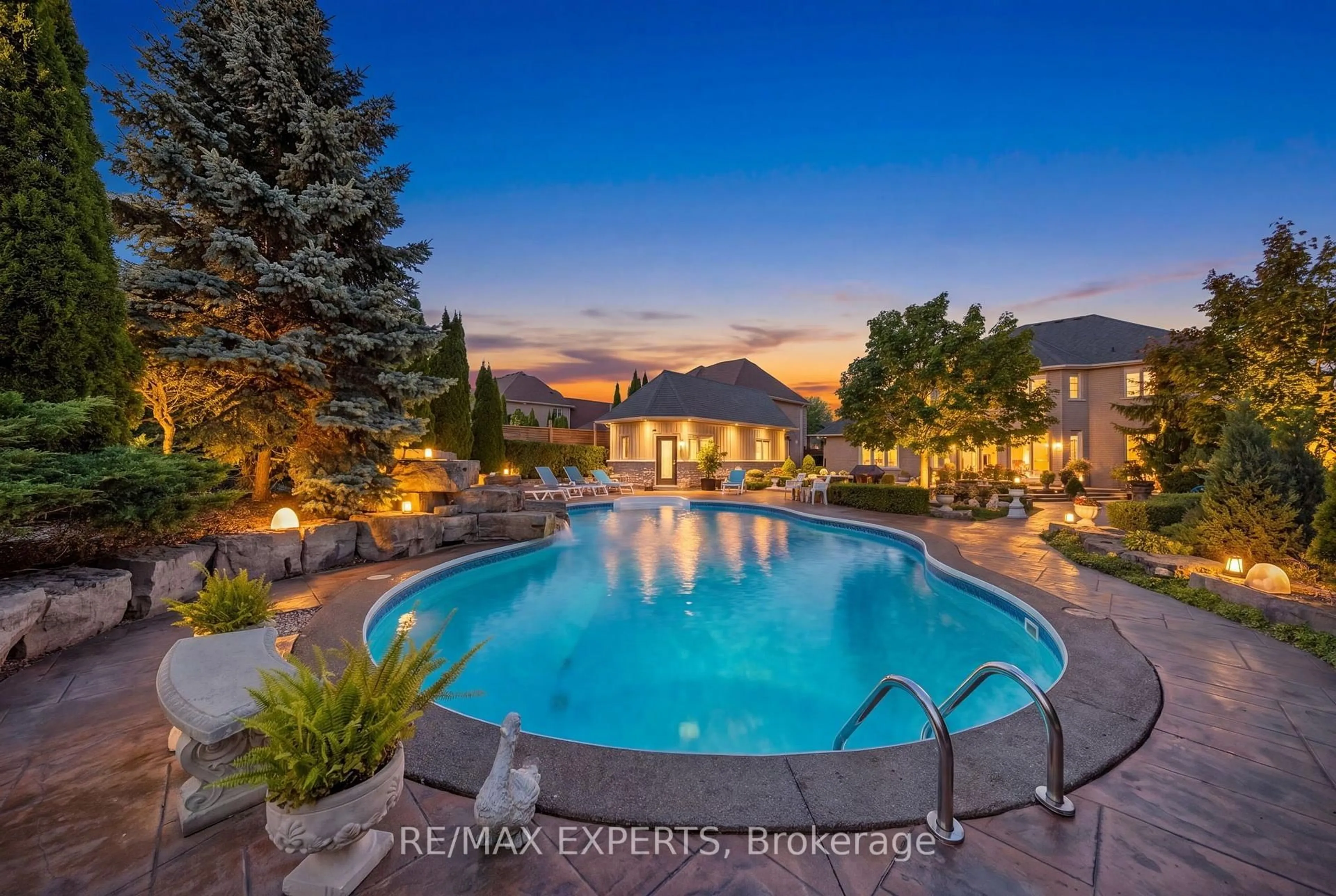 Pool for 91 Hunterwood Chse, Vaughan Ontario L6A 3S1