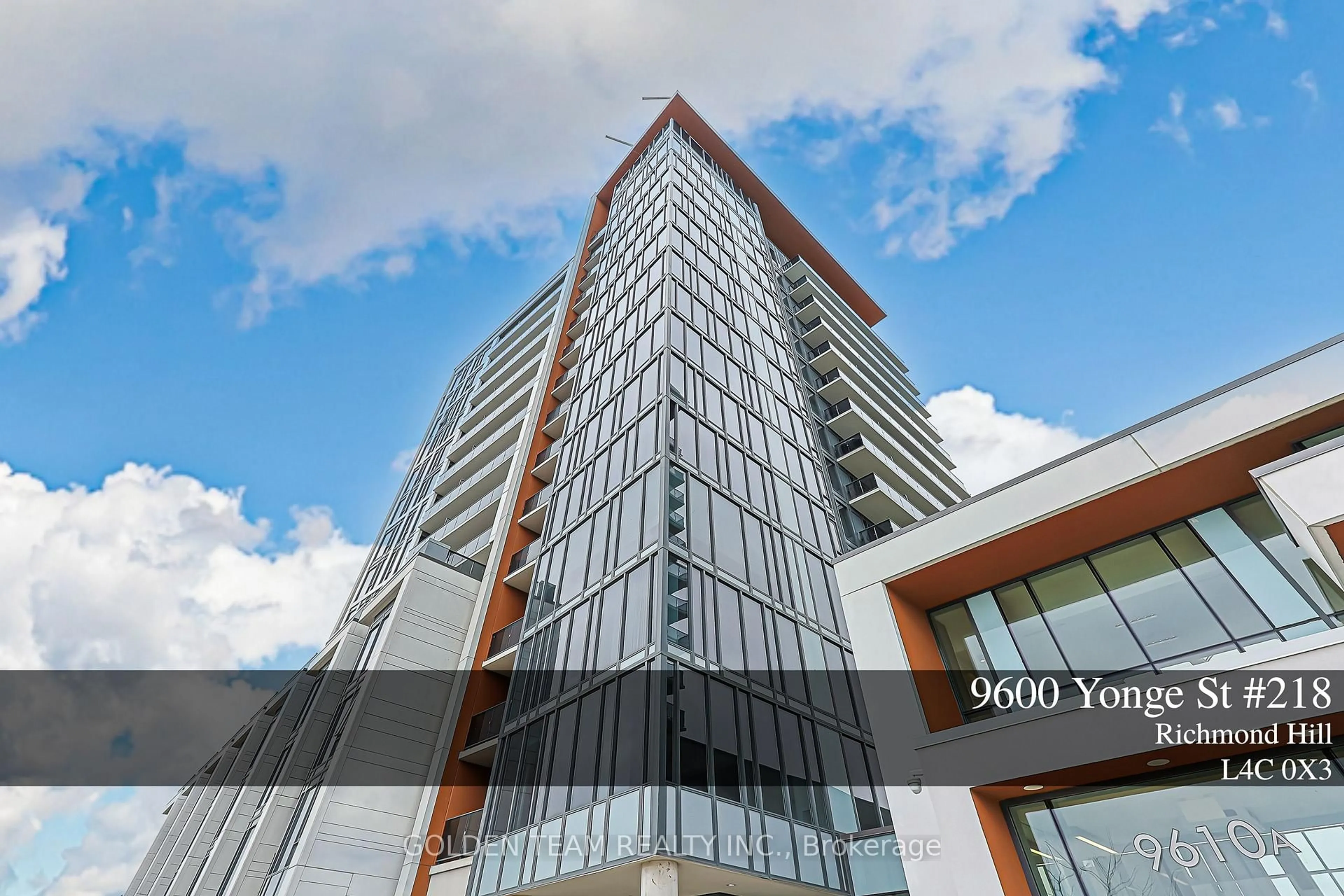 Indoor foyer for 9600 Yonge St #218B, Richmond Hill Ontario L4C 0X3