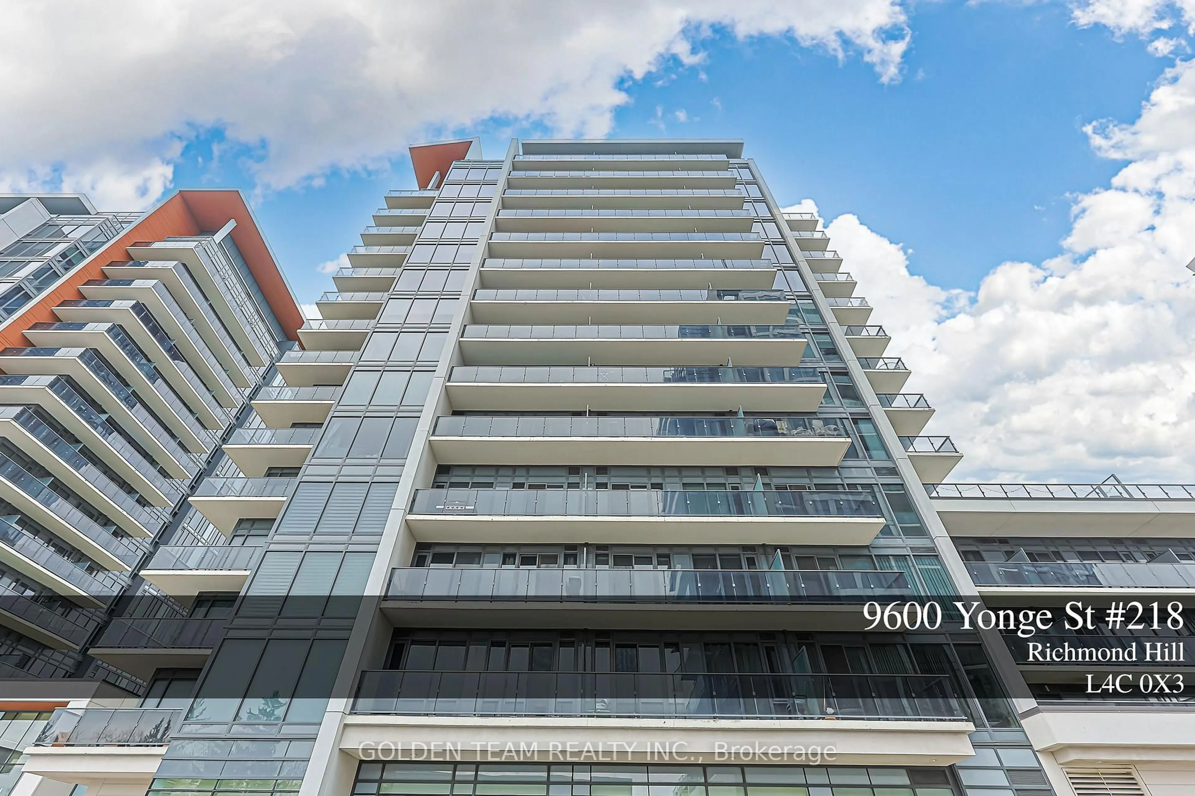 Indoor foyer for 9600 Yonge St #218B, Richmond Hill Ontario L4C 0X3