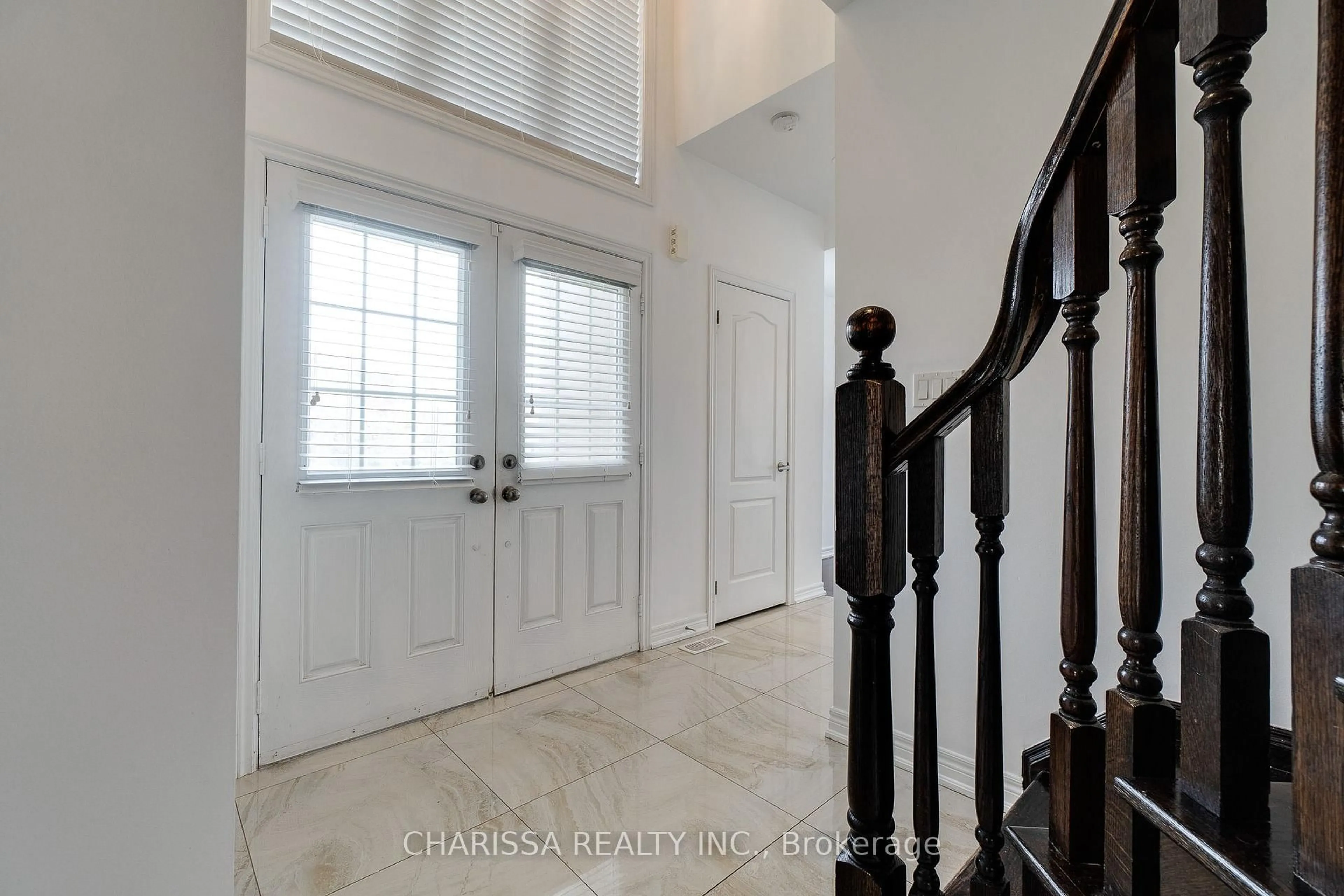 Indoor entryway for 2 HAWSTONE Rd, Vaughan Ontario L4H 4G5