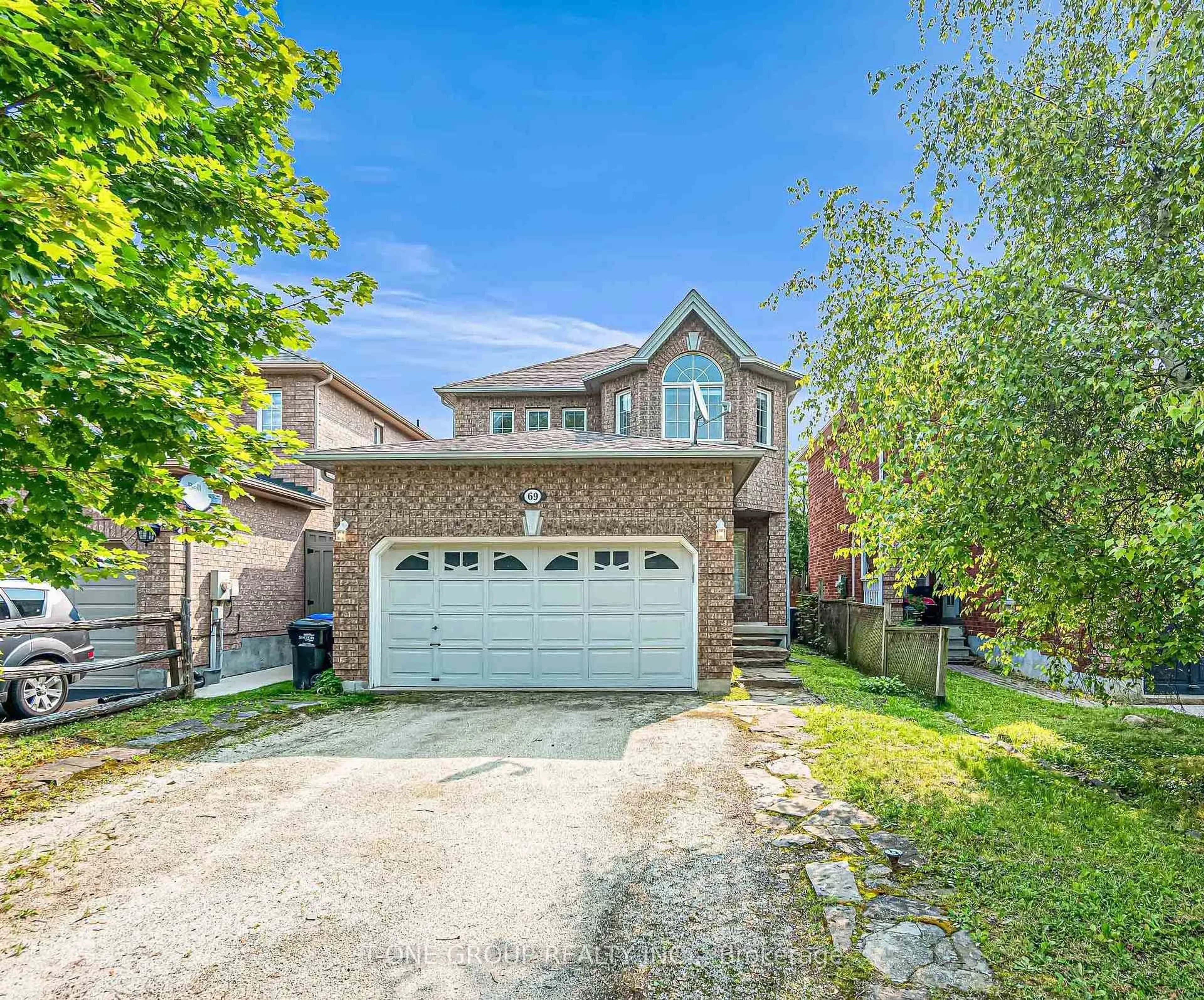 A pic from outside/outdoor area/front of a property/back of a property/a pic from drone, street for 69 Smith St, New Tecumseth Ontario L9R 1Z9