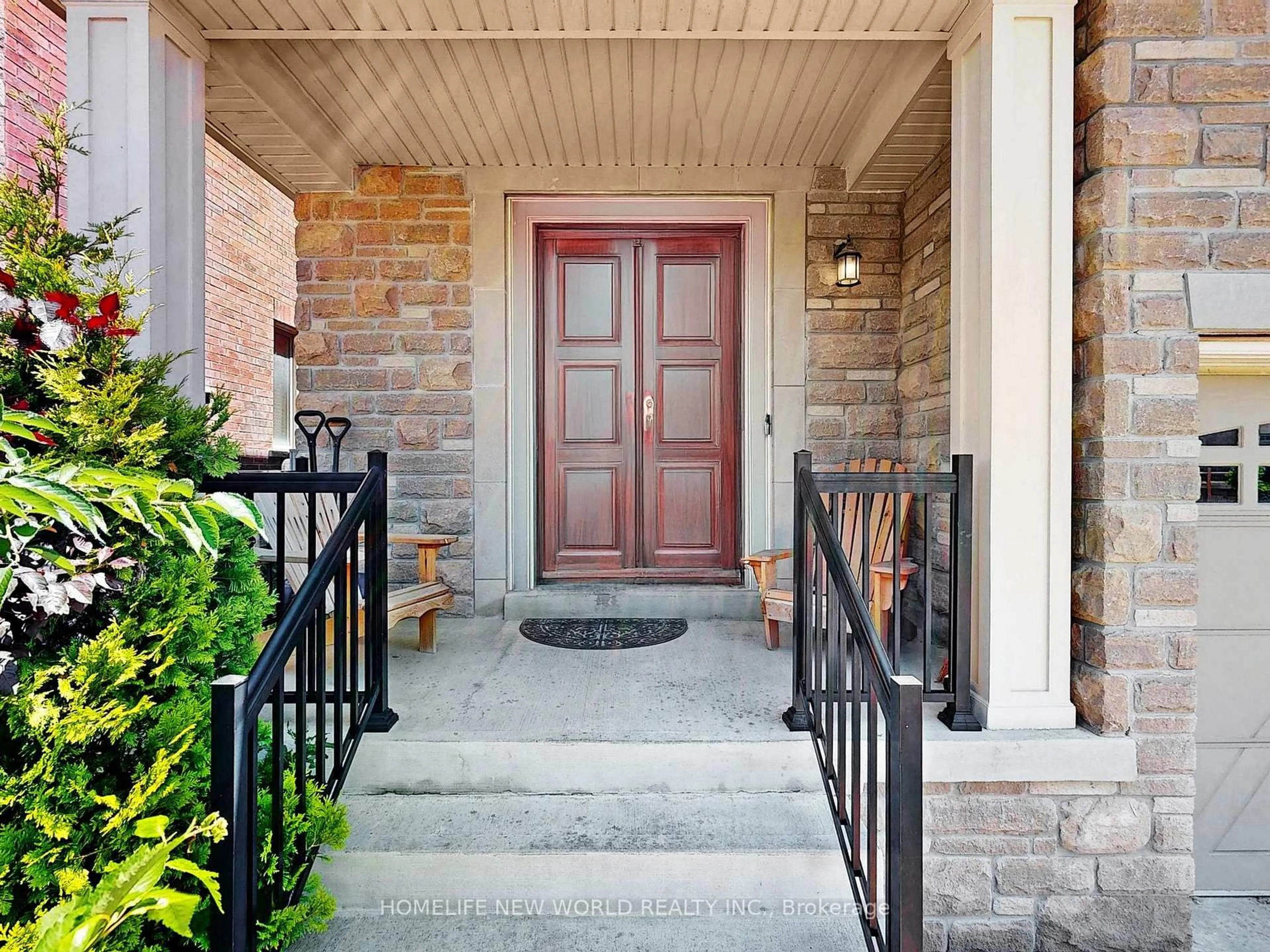 Indoor entryway for 54 Thornapple Lane, Richmond Hill Ontario L4E 1E7