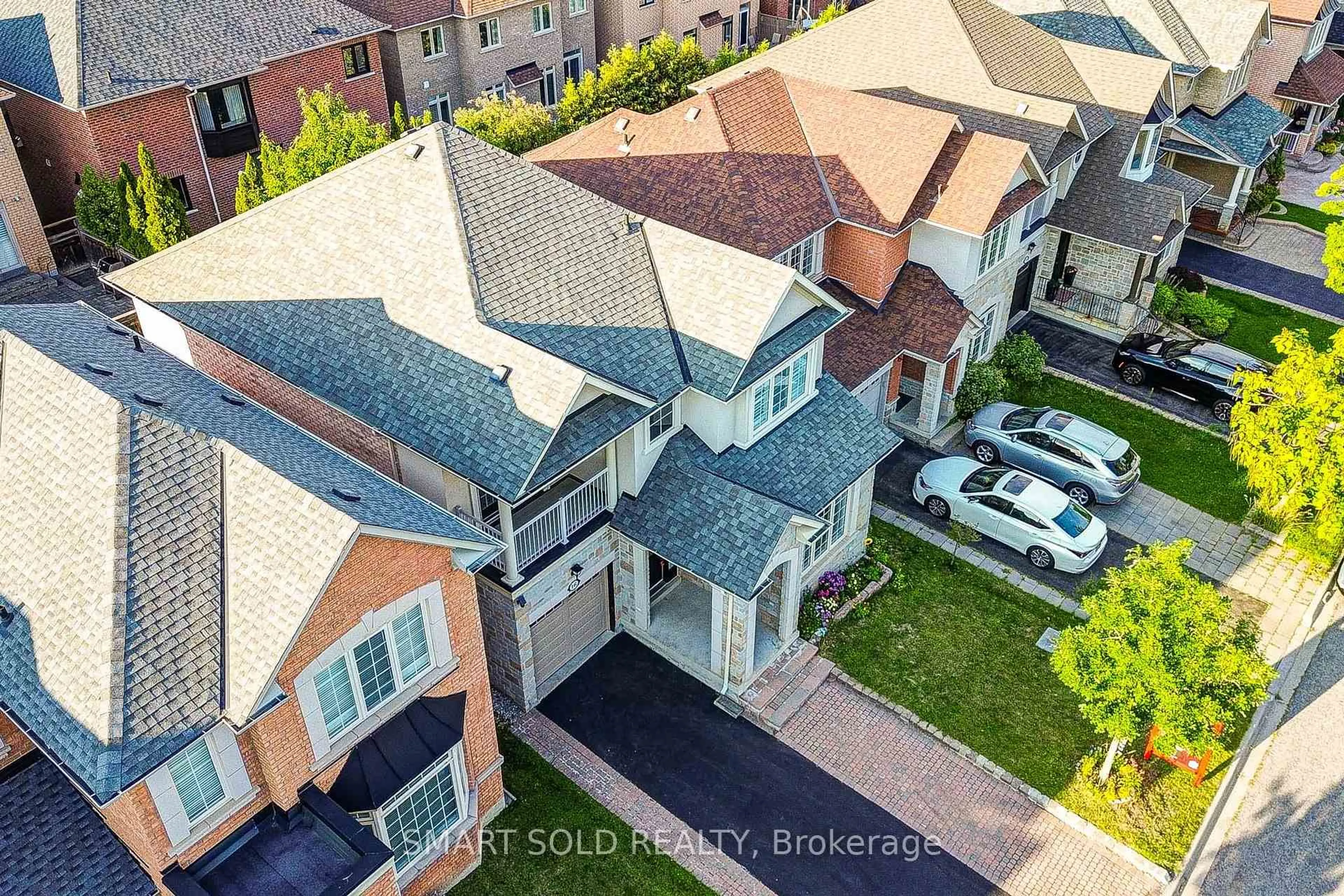 A pic from outside/outdoor area/front of a property/back of a property/a pic from drone, street for 16 Burgundy Tr, Vaughan Ontario L4J 8X5