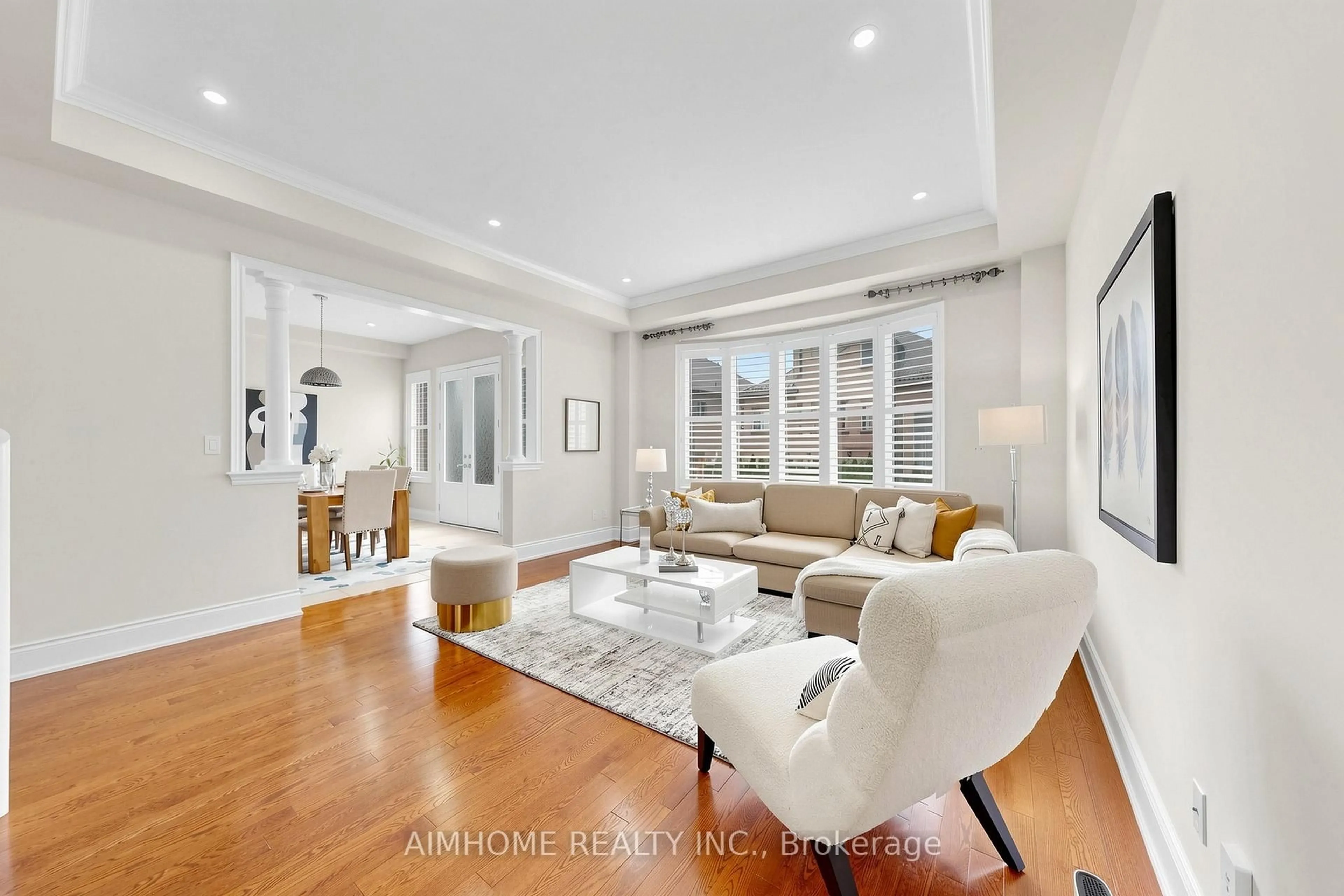 Living room with furniture, unknown for 35 Marbrook St, Richmond Hill Ontario L4C 0Y9