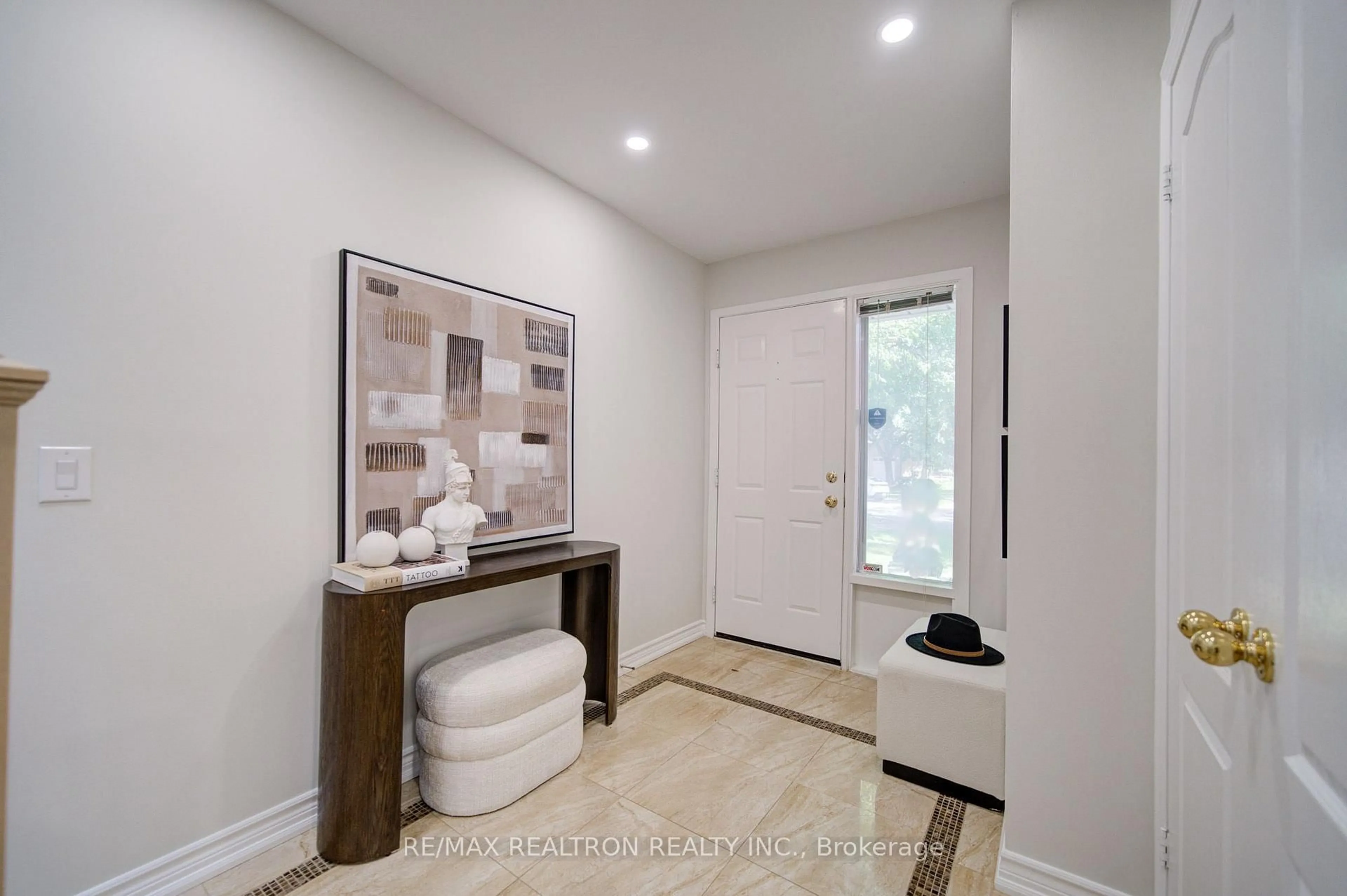 Indoor entryway for 26 Mercer Cres, Markham Ontario L3P 4K3