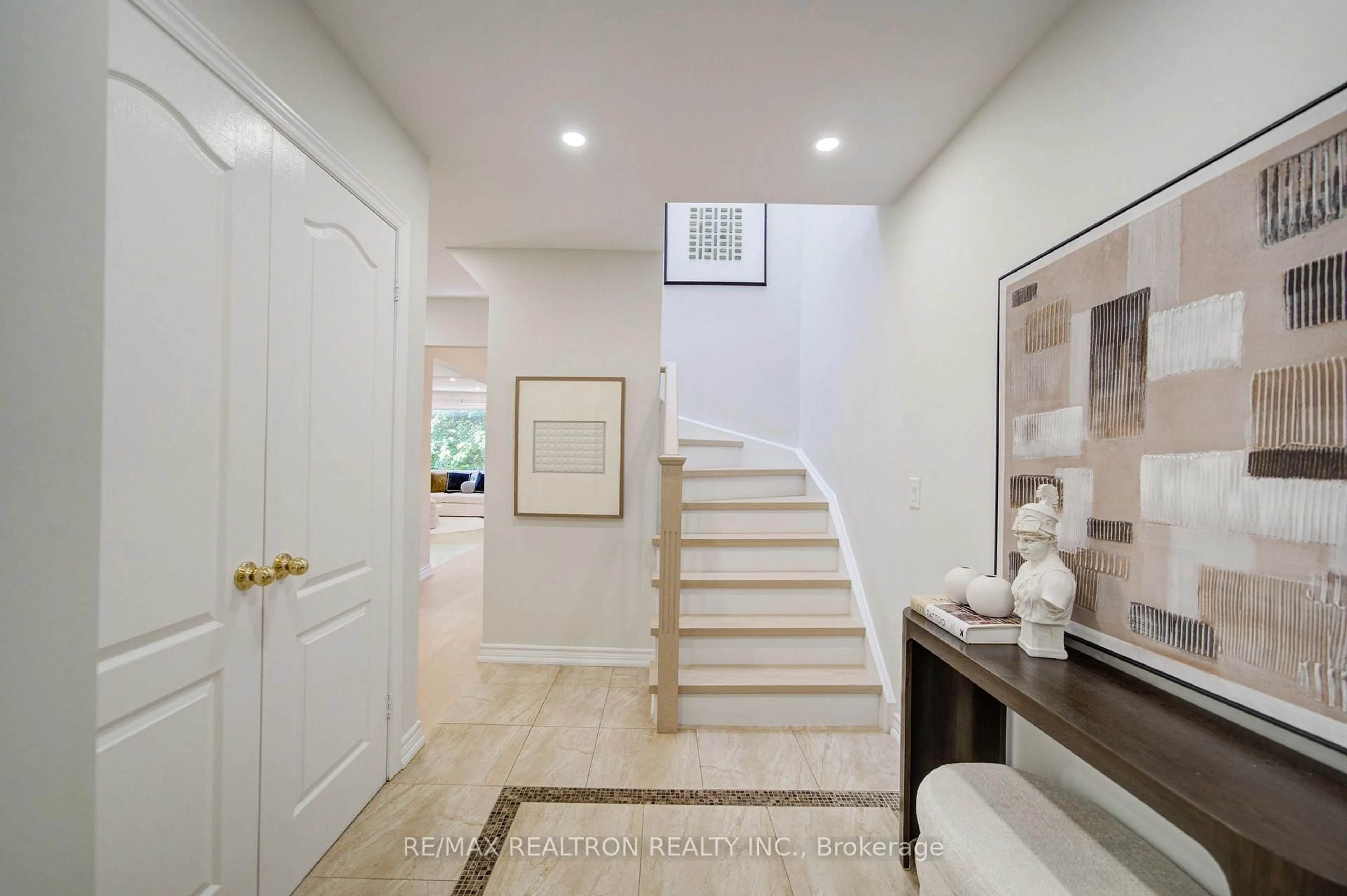 Indoor entryway for 26 Mercer Cres, Markham Ontario L3P 4K3