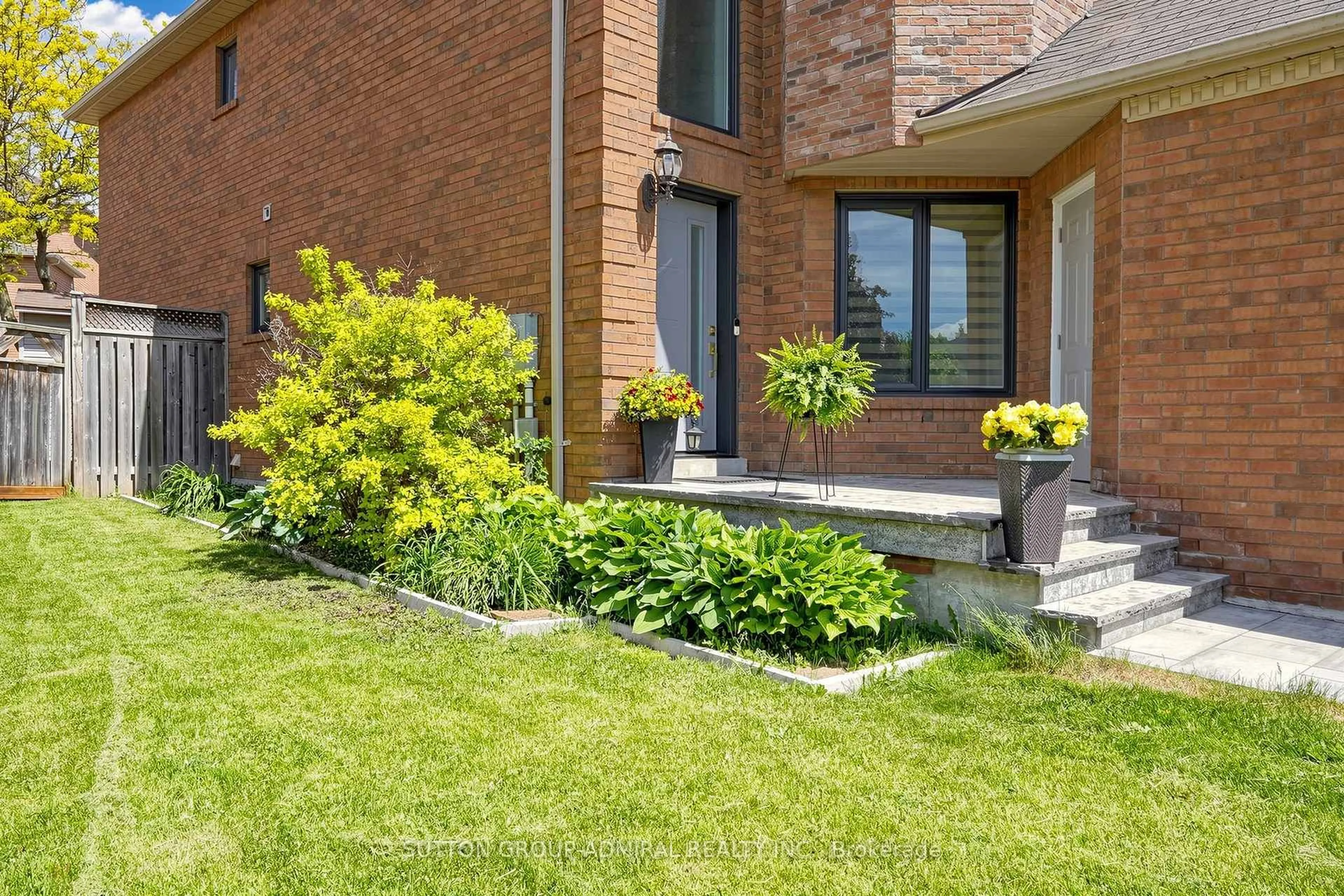 Patio, street for 50 Springer Dr, Richmond Hill Ontario L4C 0G1
