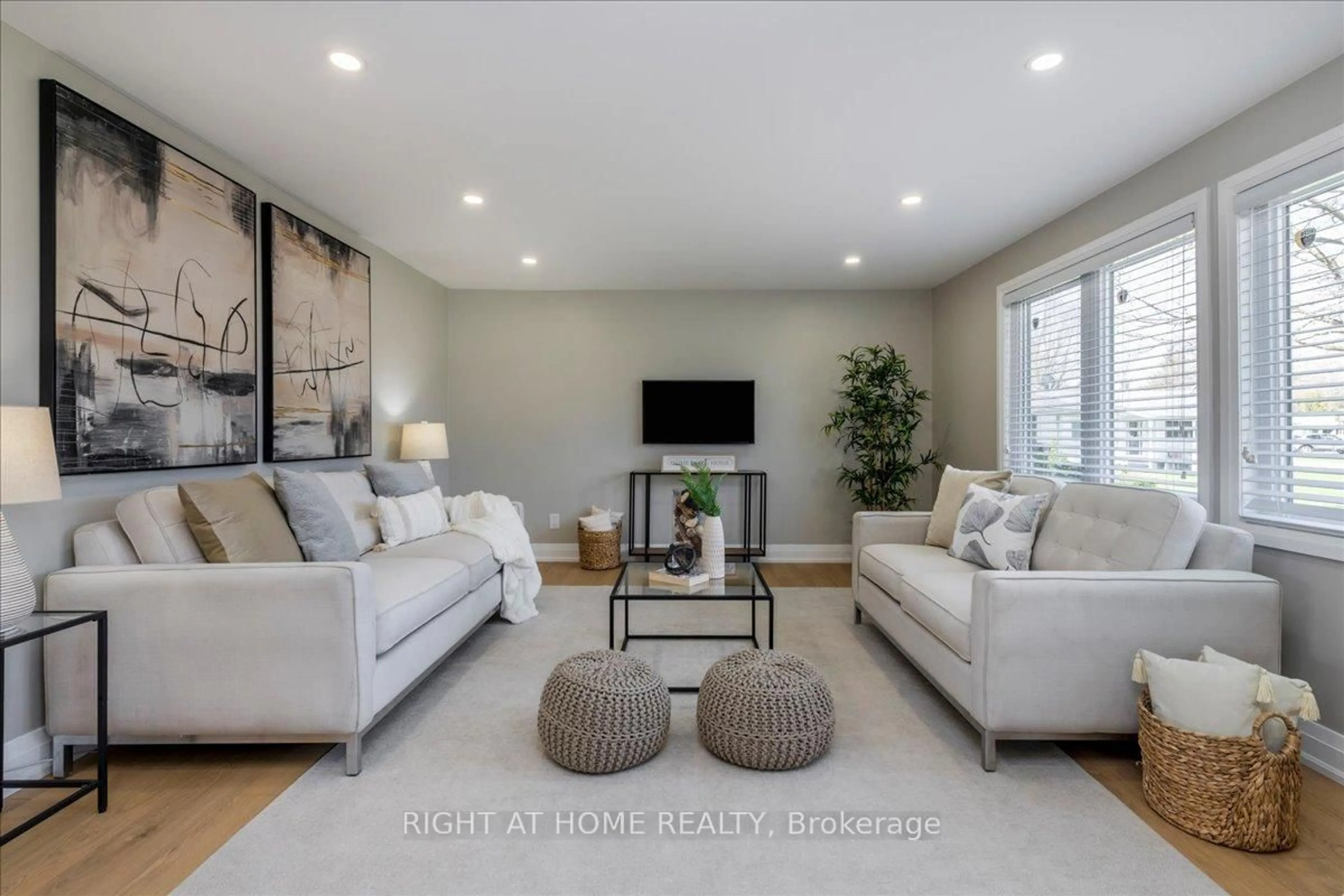 Living room with furniture, unknown for 1 South Blvd, Innisfil Ontario L9S 1L7
