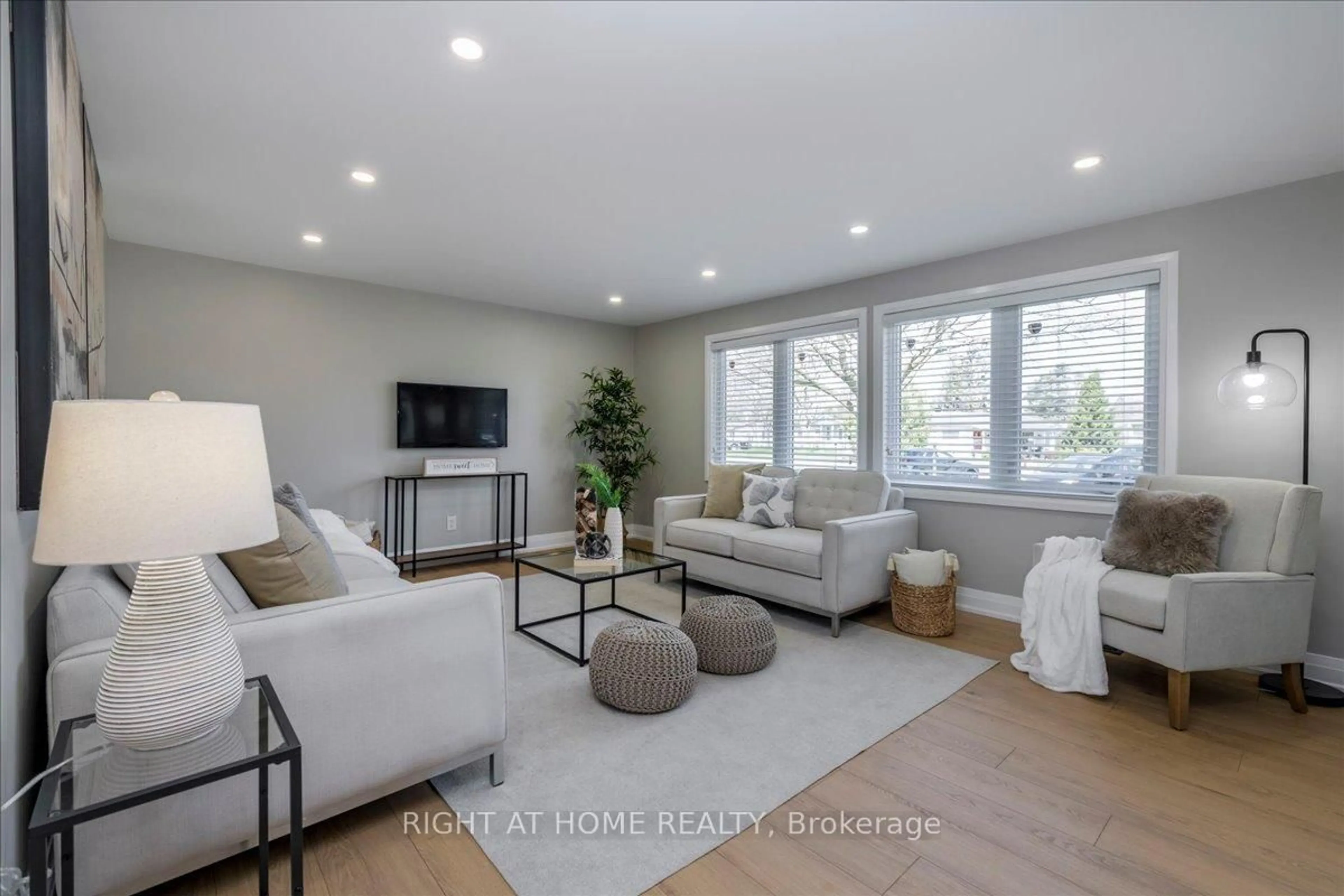 Living room with furniture, unknown for 1 South Blvd, Innisfil Ontario L9S 1L7