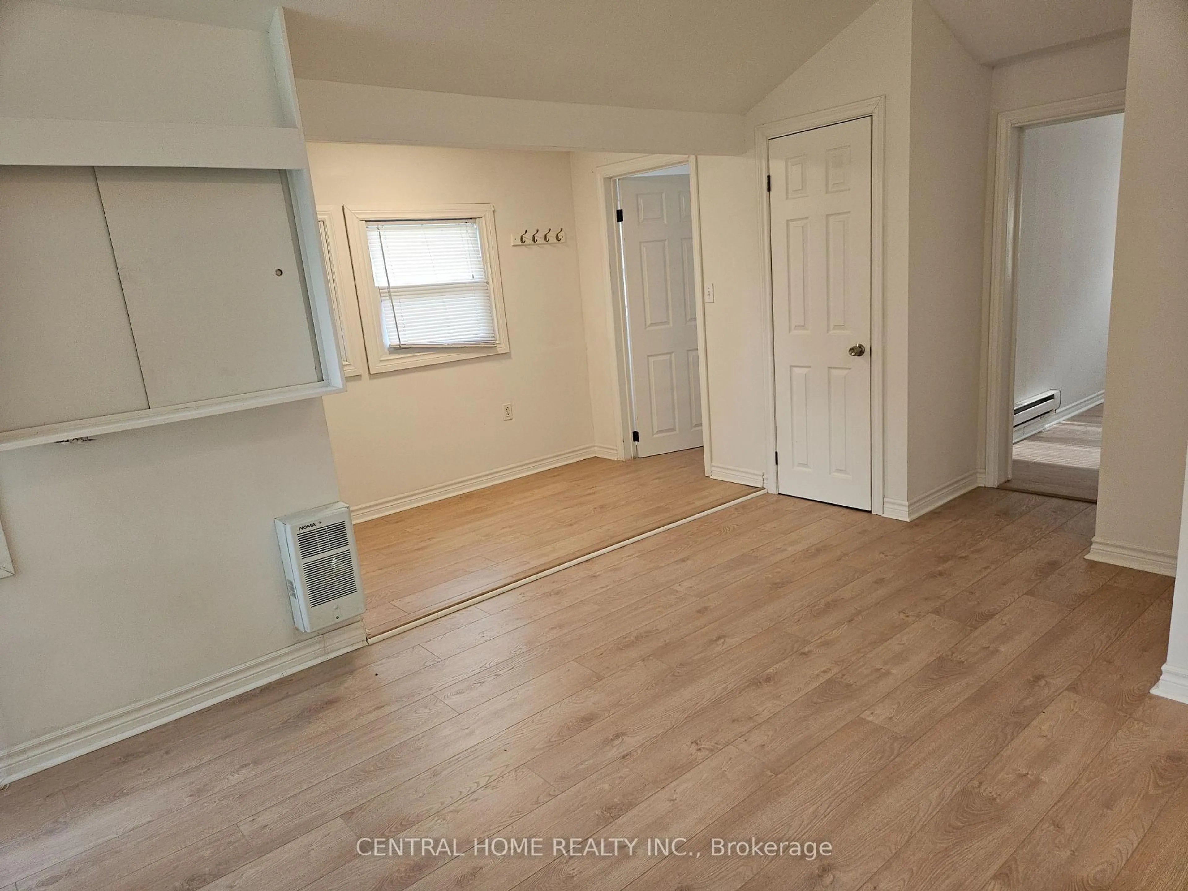 A pic of a room for 27 Blue Heron Dr, Georgina Ontario L0E 1N0