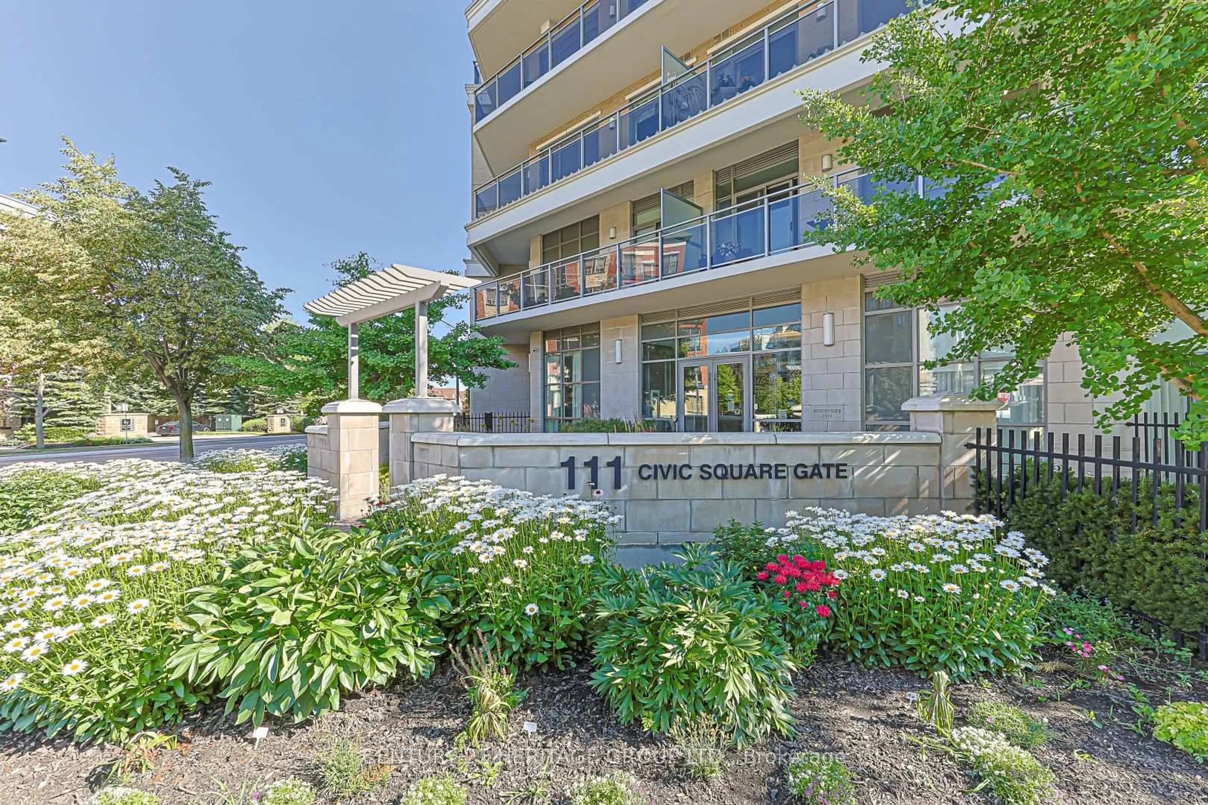 Patio, unknown for 111 Civic Square Gate #210, Aurora Ontario L4G 0S6
