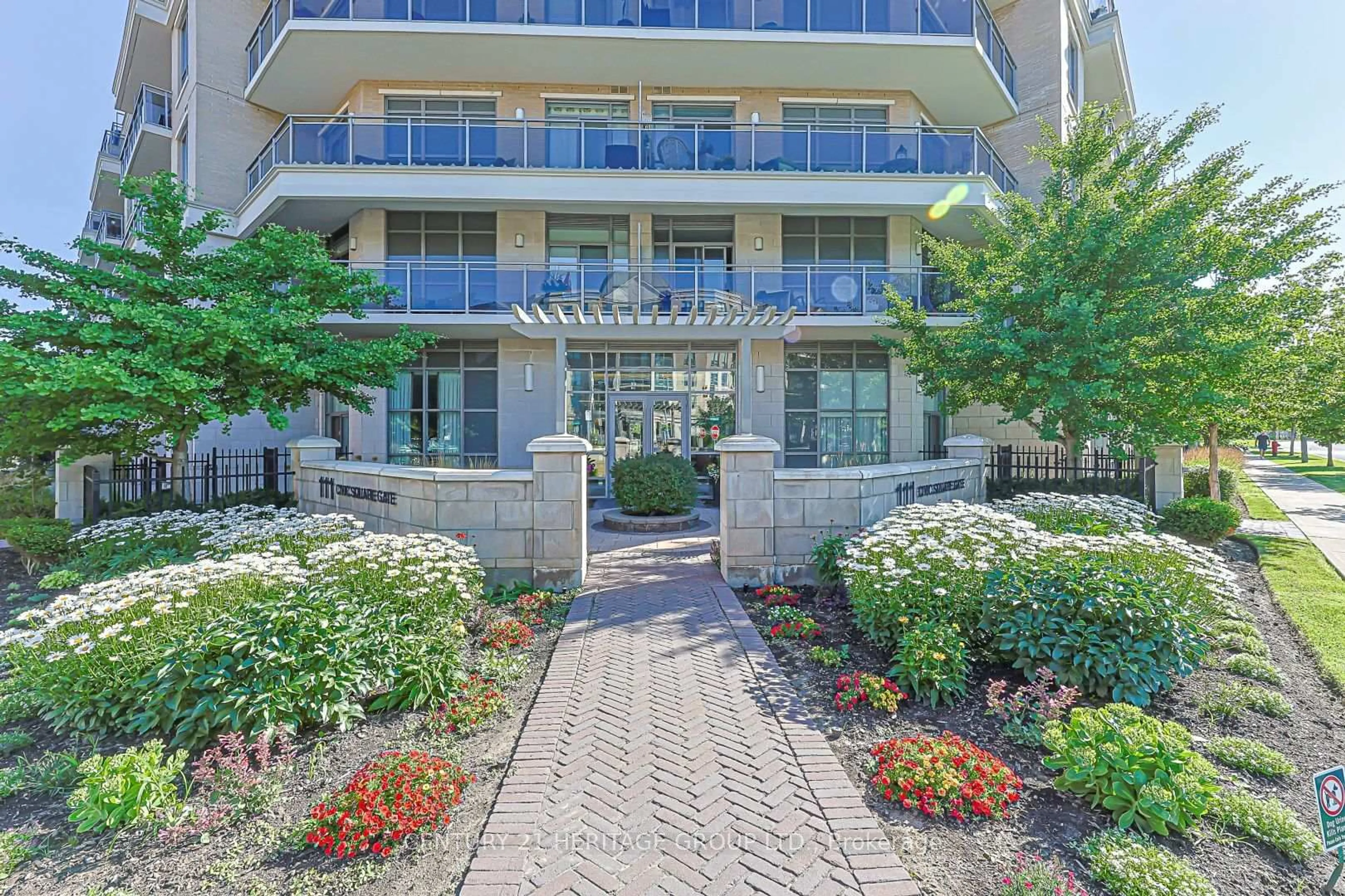 Patio, water/lake/river/ocean view for 111 Civic Square Gate #210, Aurora Ontario L4G 0S6